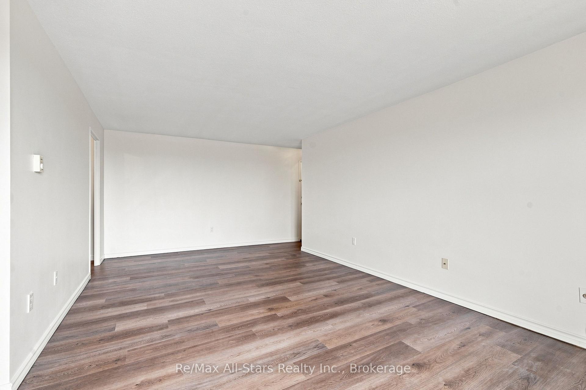 Photo 15 of Unit 806, 855 Kennedy Road, Scarborough, Ionview — HOMEH
