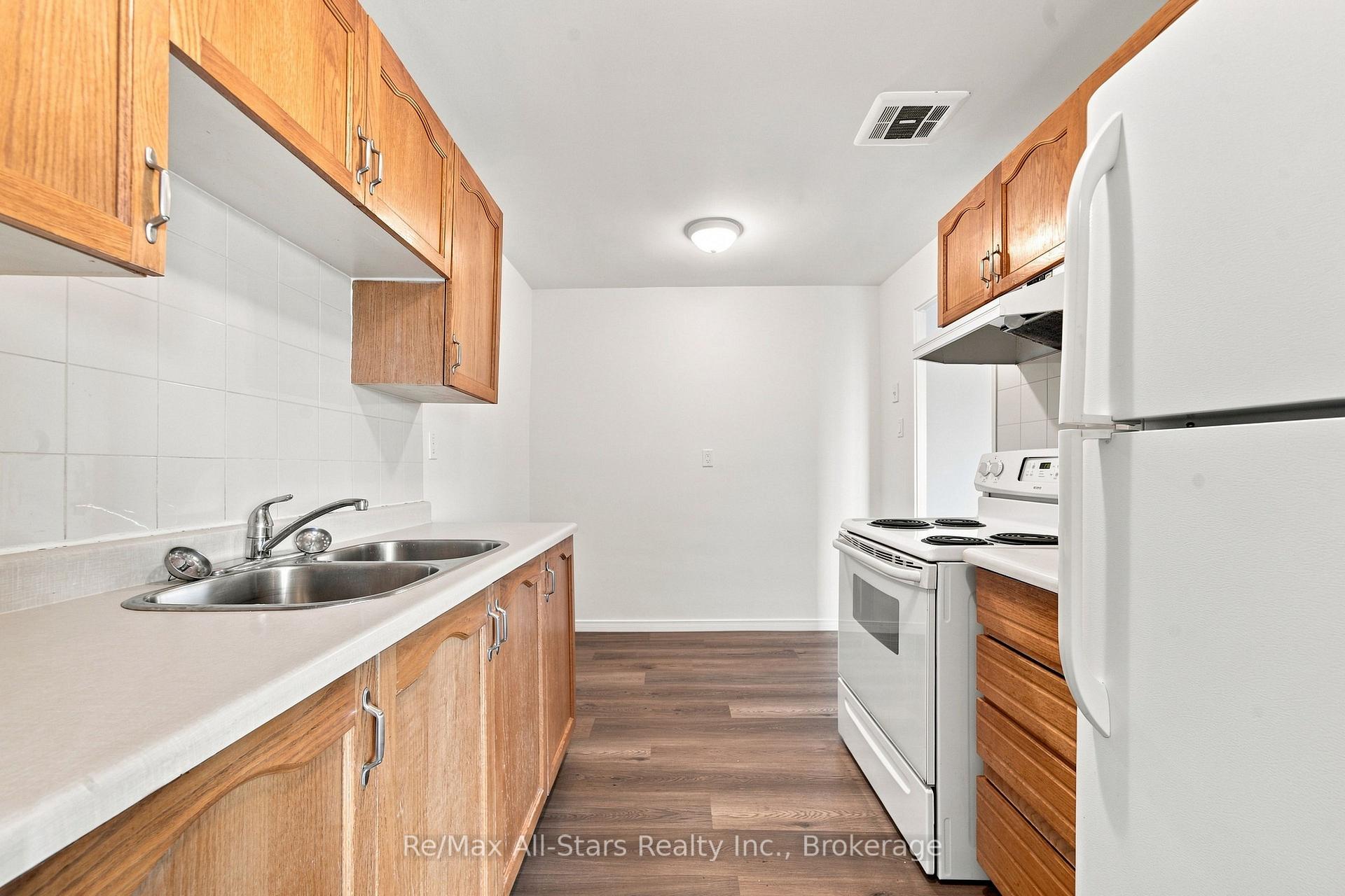 Photo 19 of Unit 806, 855 Kennedy Road, Scarborough, Ionview — HOMEH