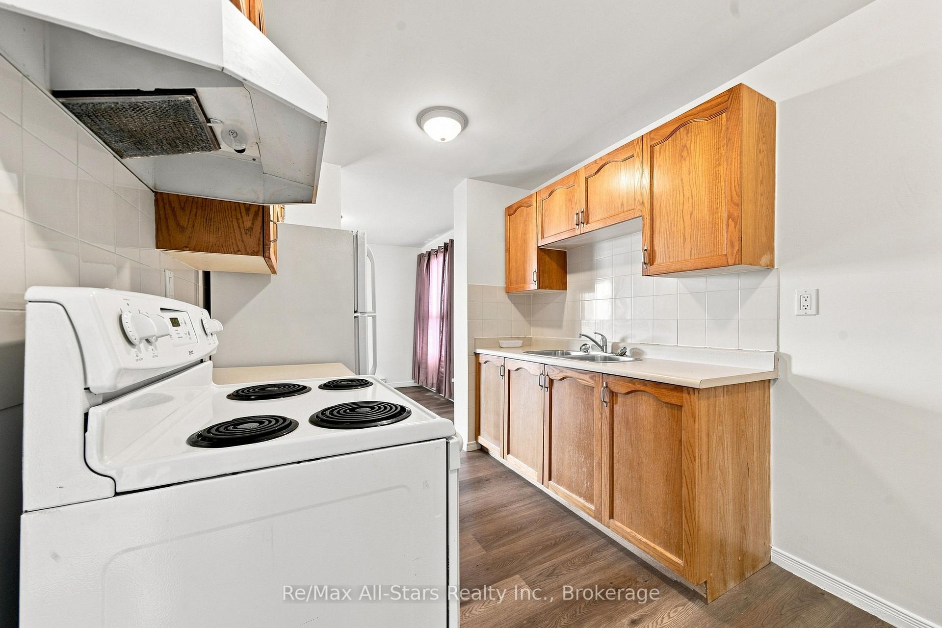 Photo 21 of Unit 806, 855 Kennedy Road, Scarborough, Ionview — HOMEH