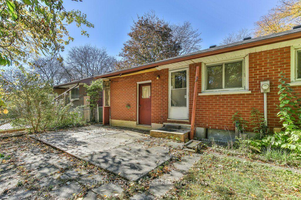Photo 32 of 88 Ebury Crescent, London, South S — HOMEH