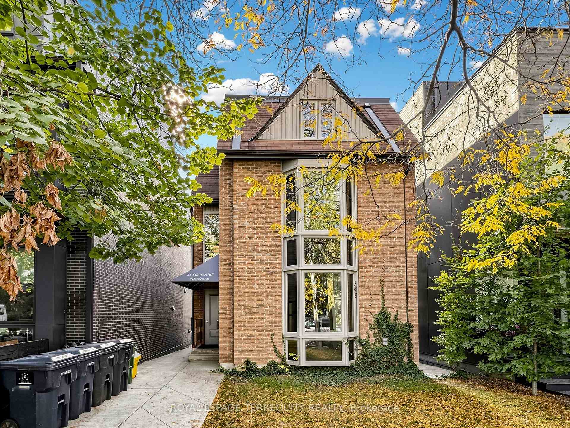 Photo 2 of Unit 1, 41 Summerhill Avenue, Toronto, Rosedale-Moore Park — HOMEH