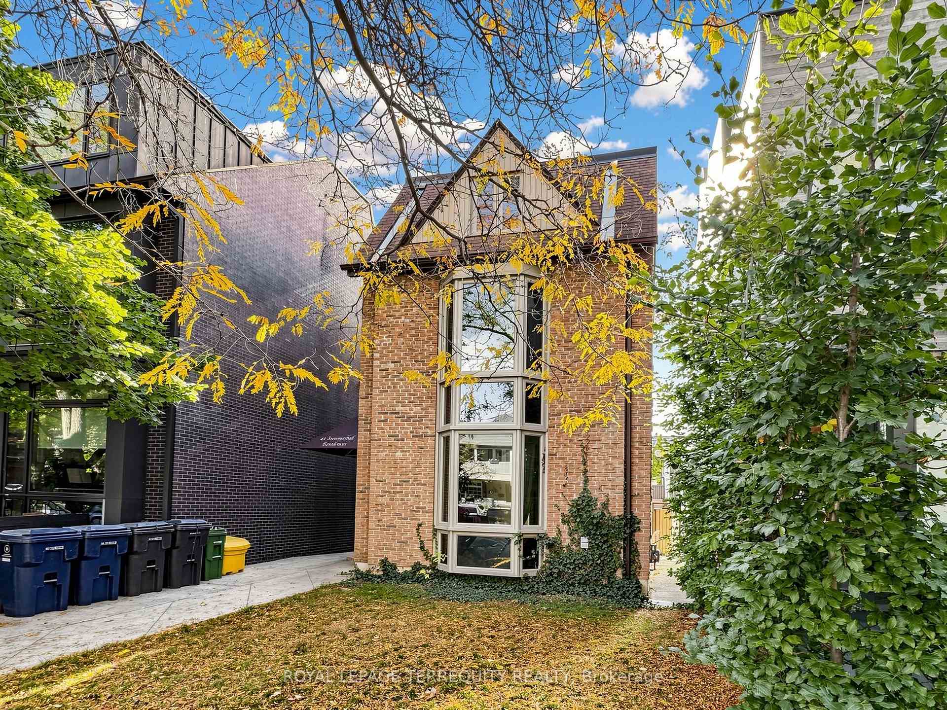 Photo 3 of Unit 1, 41 Summerhill Avenue, Toronto, Rosedale-Moore Park — HOMEH