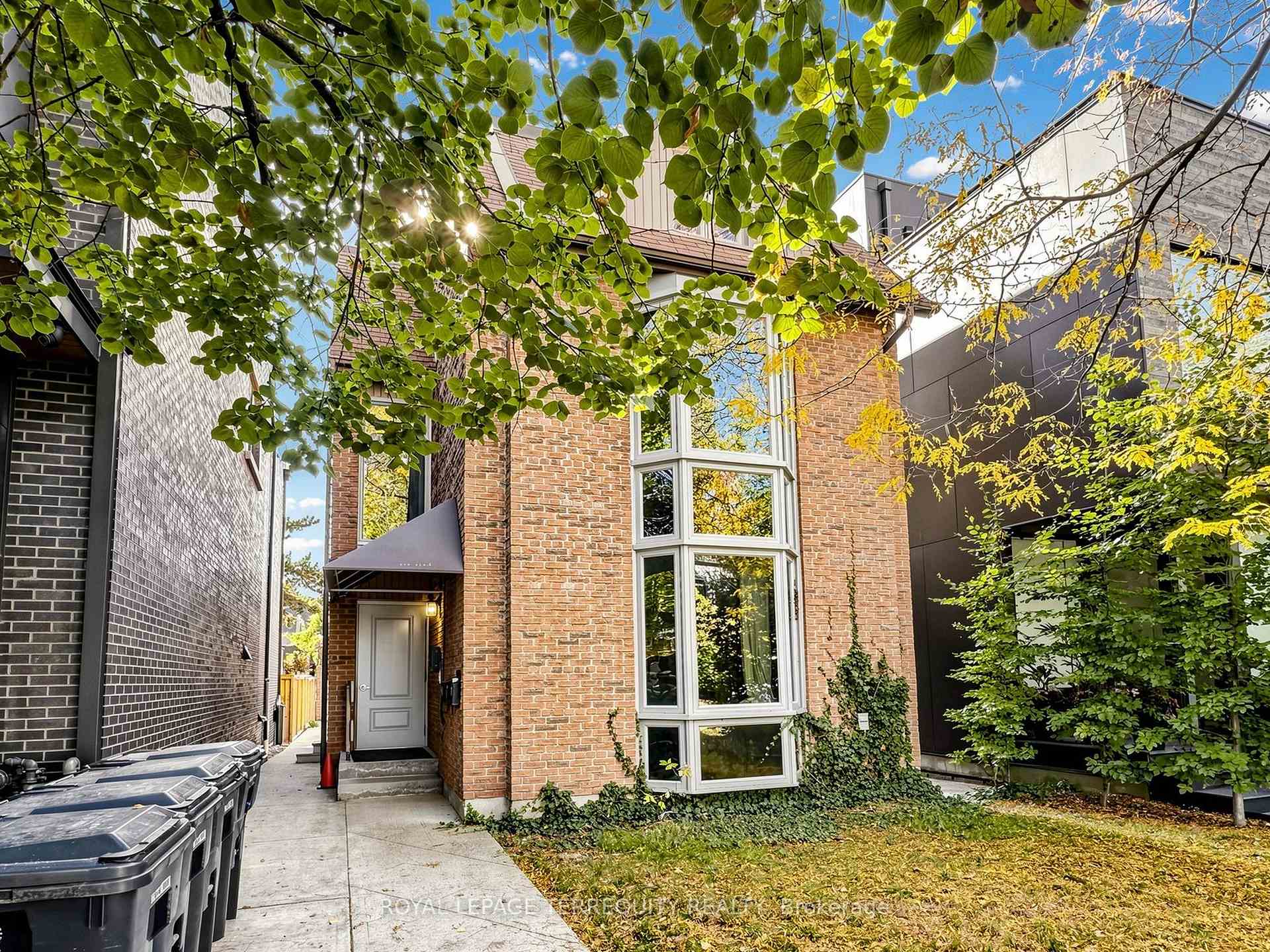 Photo 5 of Unit 1, 41 Summerhill Avenue, Toronto, Rosedale-Moore Park — HOMEH
