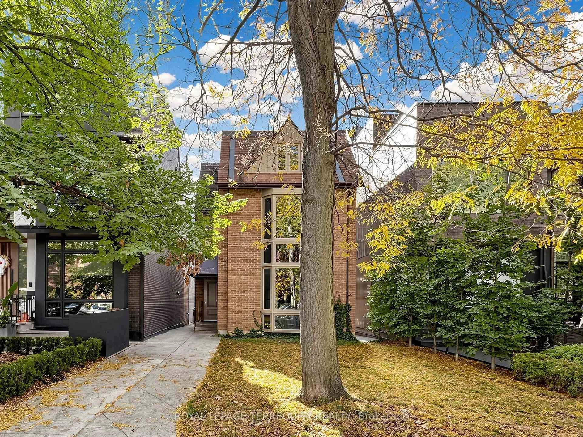 Photo 4 of Unit 1, 41 Summerhill Avenue, Toronto, Rosedale-Moore Park — HOMEH