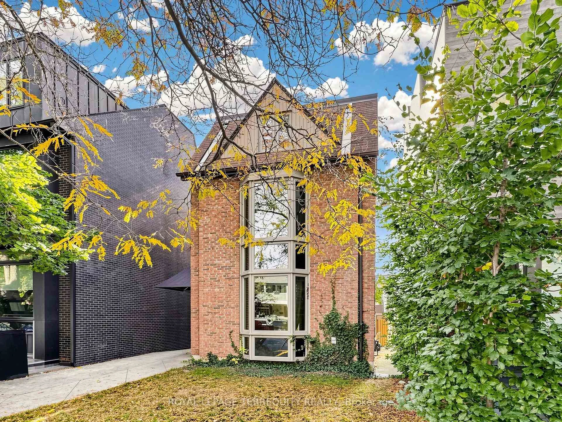 Photo 6 of Unit 1, 41 Summerhill Avenue, Toronto, Rosedale-Moore Park — HOMEH