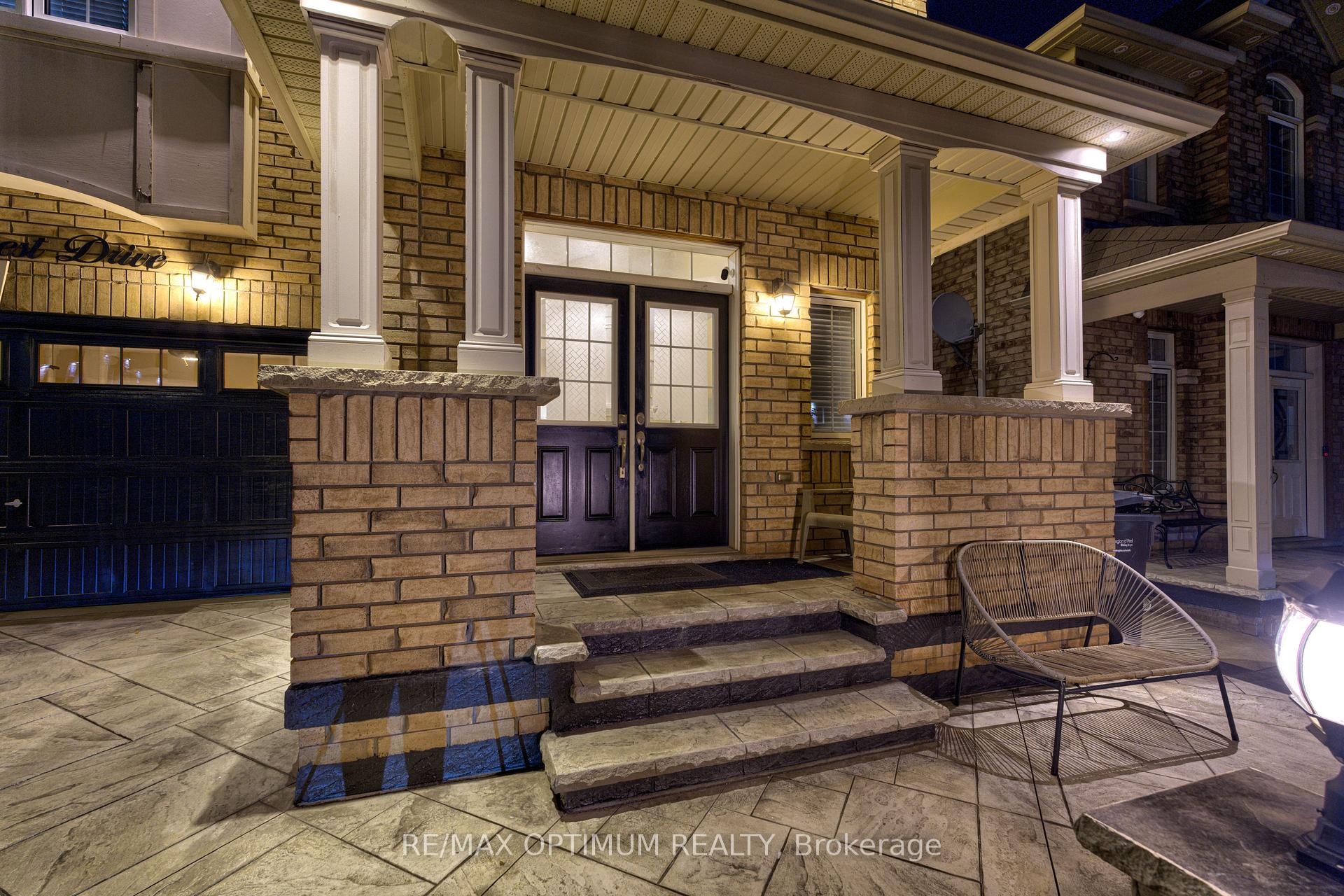 Photo 3 of 17 Elmcrest Drive, Brampton, Credit Valley — HOMEH