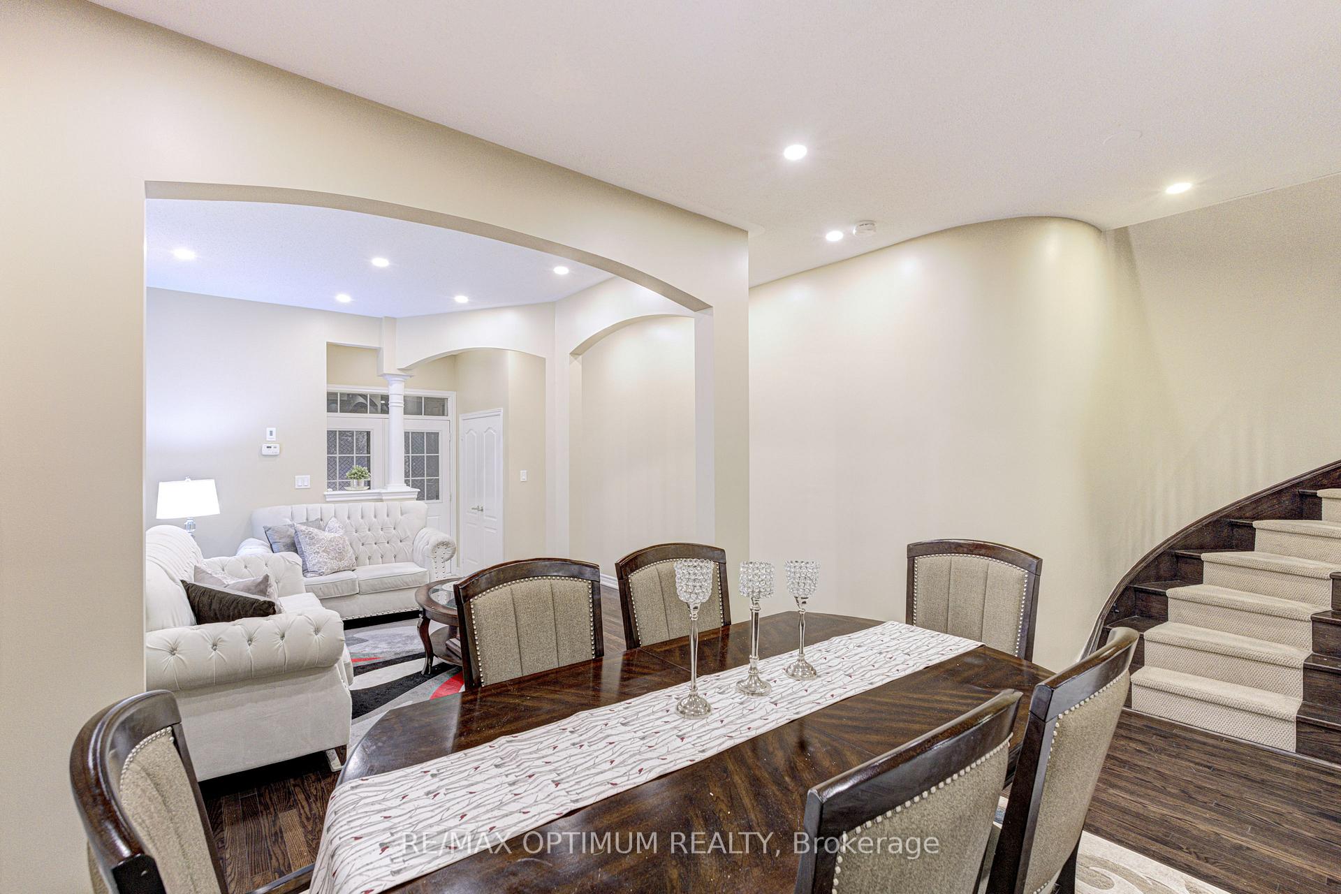 Photo 9 of 17 Elmcrest Drive, Brampton, Credit Valley — HOMEH