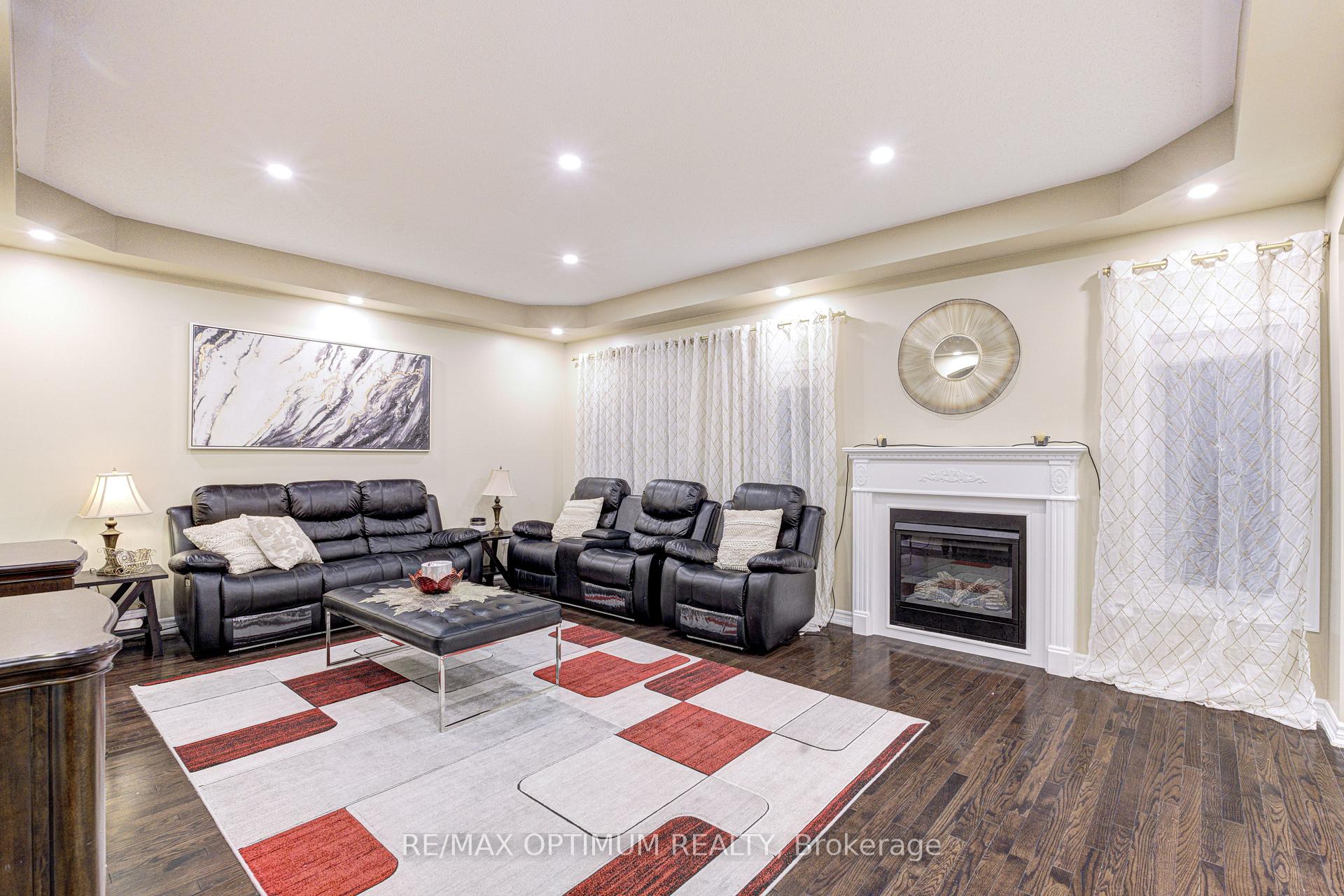 Photo 11 of 17 Elmcrest Drive, Brampton, Credit Valley — HOMEH