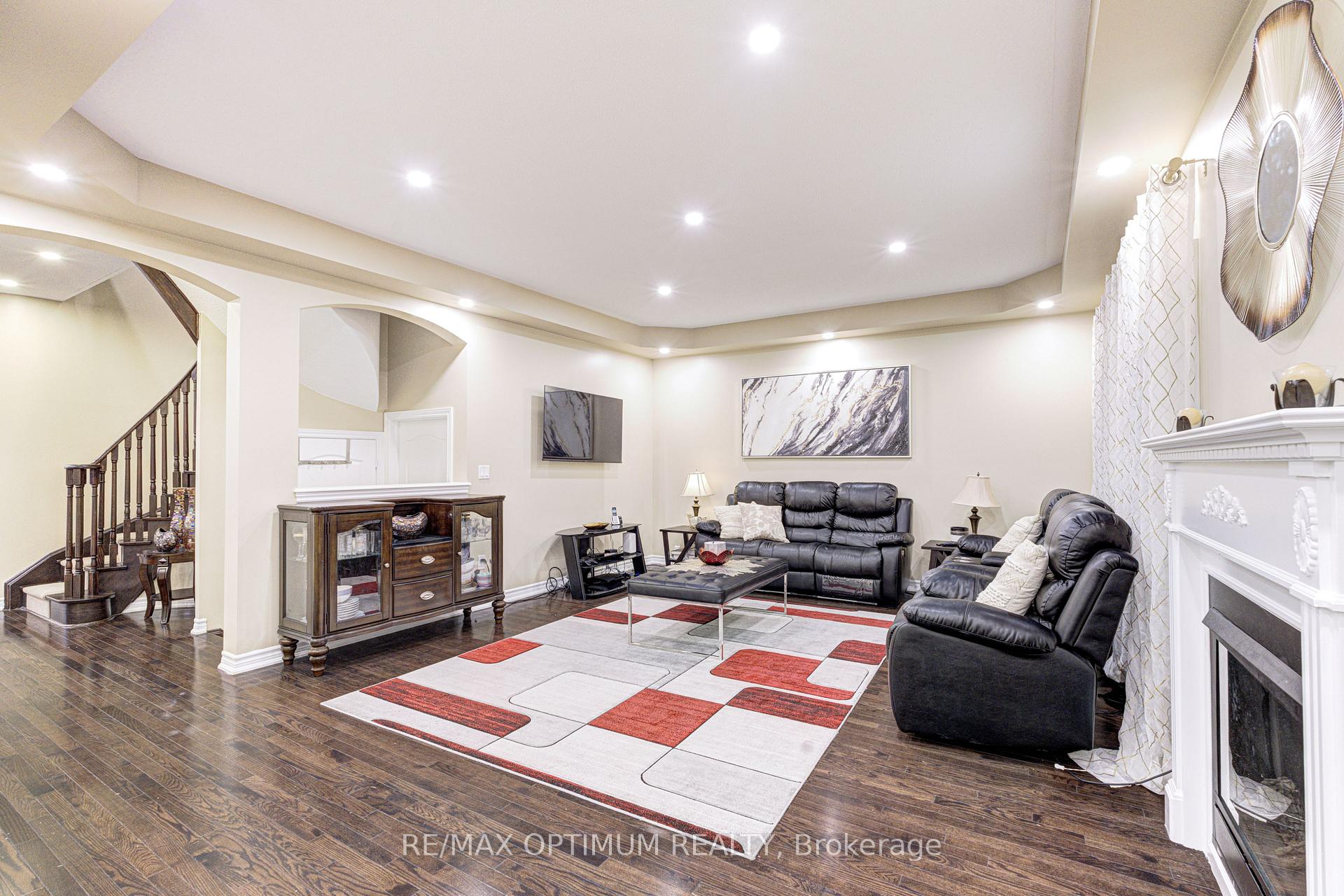 Photo 12 of 17 Elmcrest Drive, Brampton, Credit Valley — HOMEH