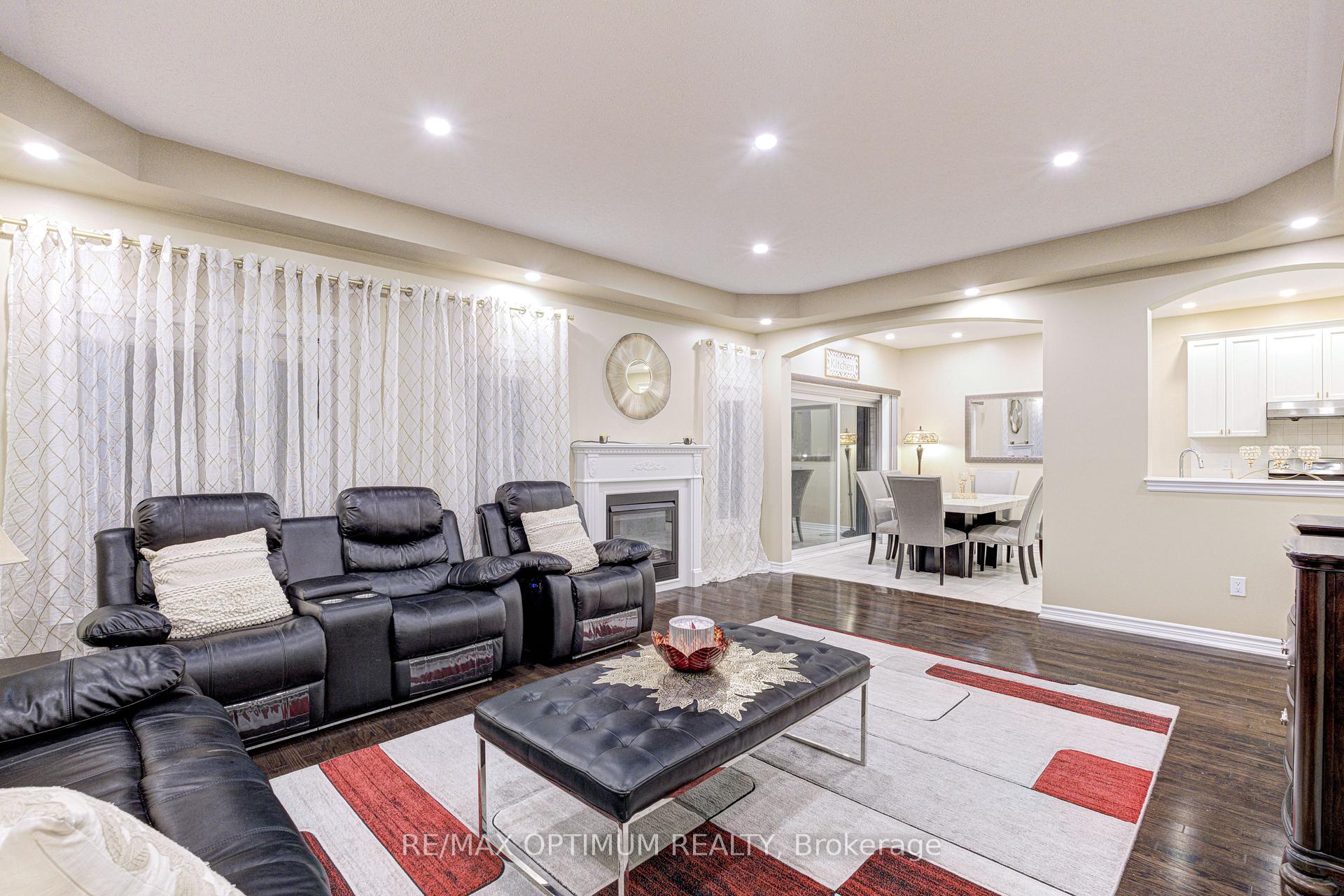 Photo 13 of 17 Elmcrest Drive, Brampton, Credit Valley — HOMEH