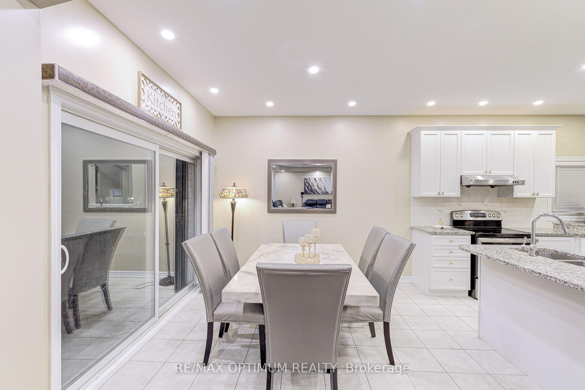 Photo 15 of 17 Elmcrest Drive, Brampton, Credit Valley — HOMEH