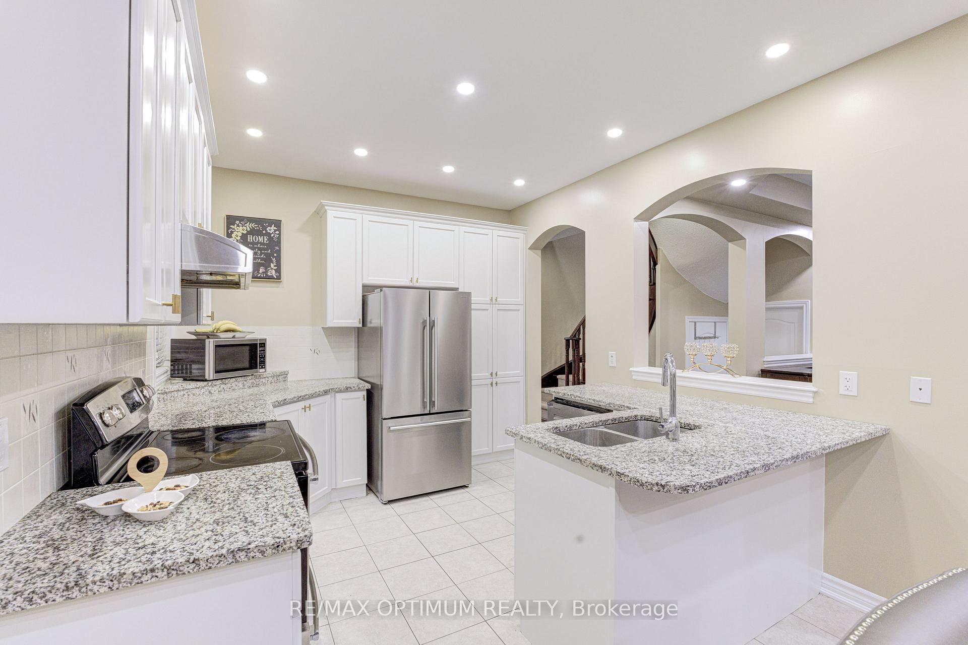 Photo 18 of 17 Elmcrest Drive, Brampton, Credit Valley — HOMEH