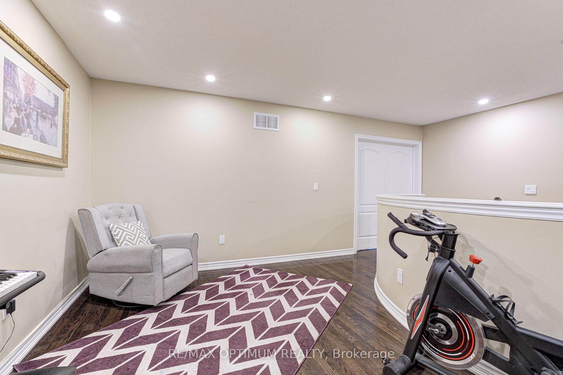 Photo 25 of 17 Elmcrest Drive, Brampton, Credit Valley — HOMEH