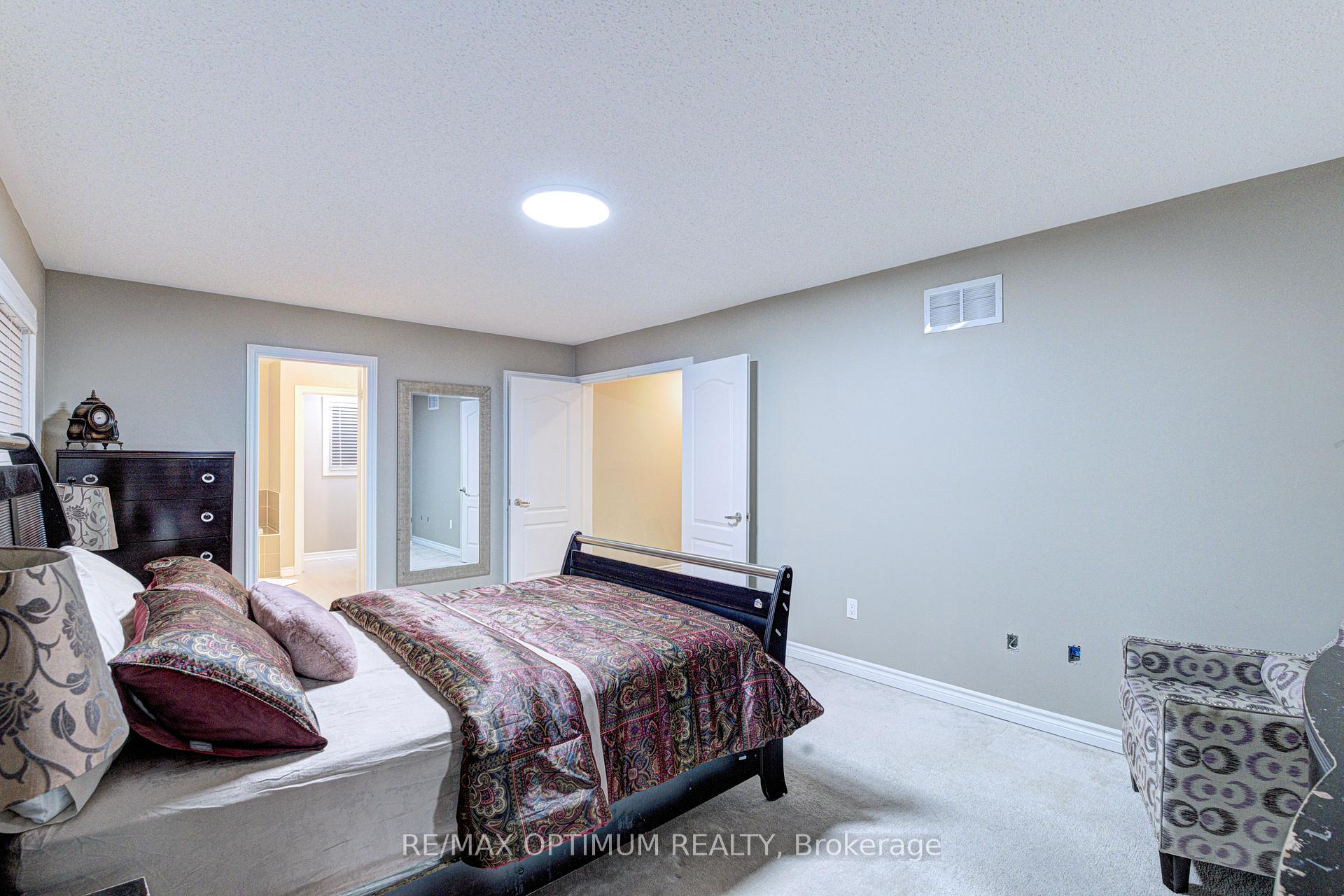 Photo 29 of 17 Elmcrest Drive, Brampton, Credit Valley — HOMEH