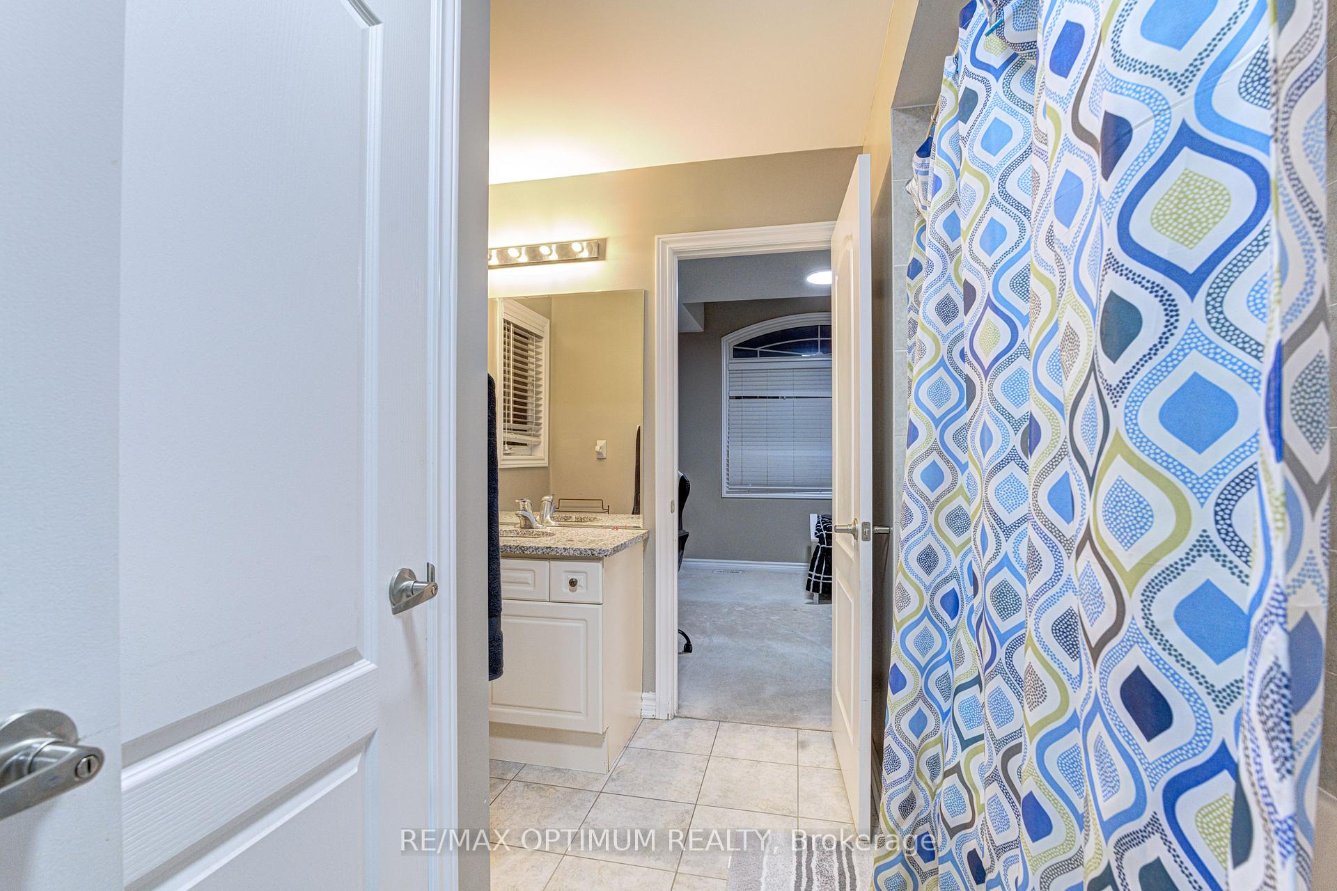 Photo 34 of 17 Elmcrest Drive, Brampton, Credit Valley — HOMEH