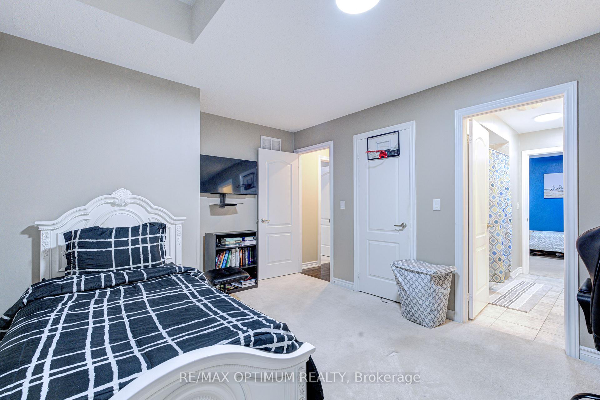 Photo 36 of 17 Elmcrest Drive, Brampton, Credit Valley — HOMEH