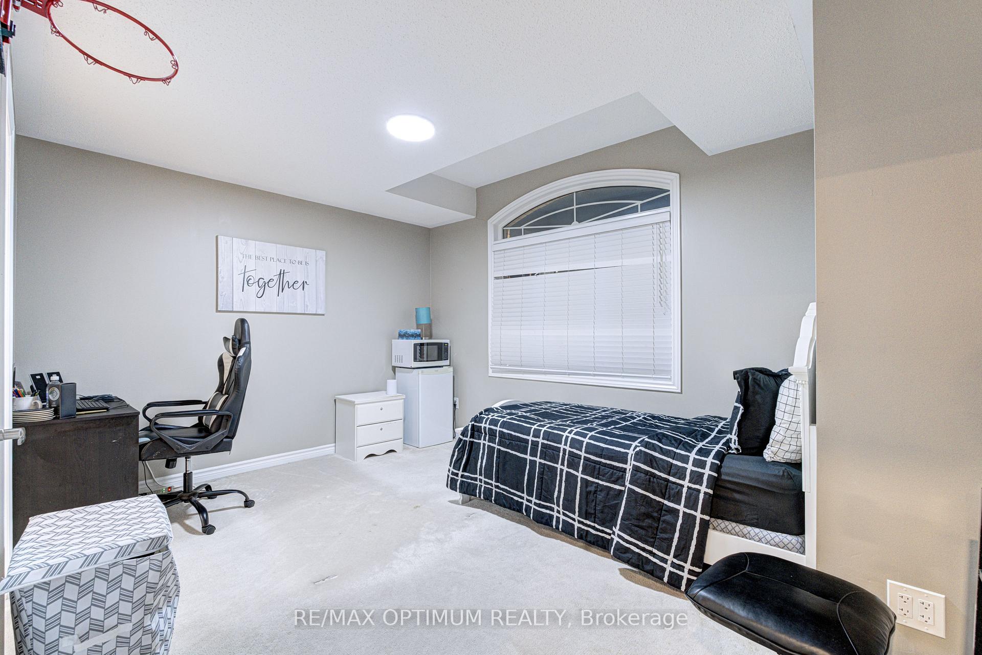 Photo 37 of 17 Elmcrest Drive, Brampton, Credit Valley — HOMEH