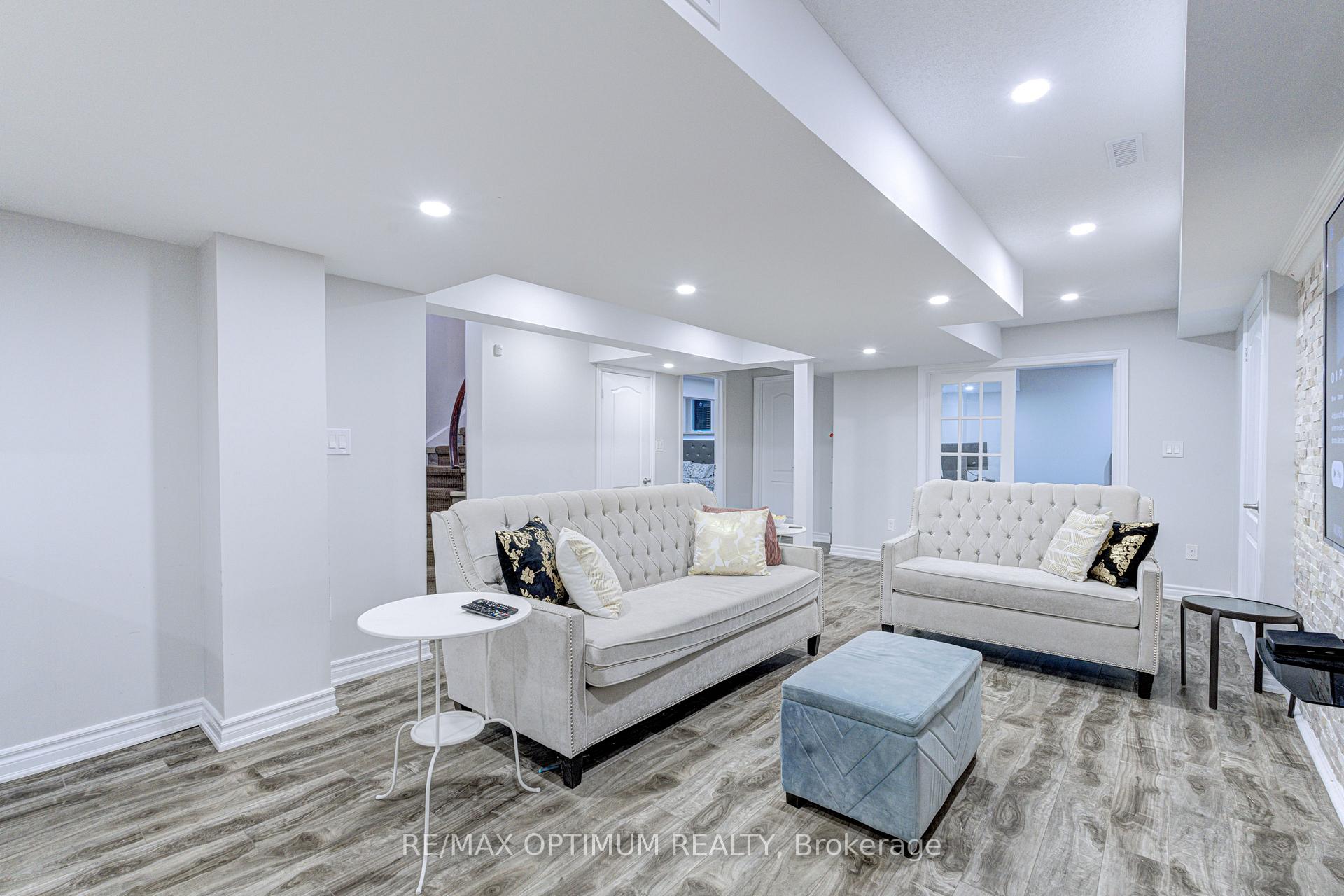 Photo 45 of 17 Elmcrest Drive, Brampton, Credit Valley — HOMEH