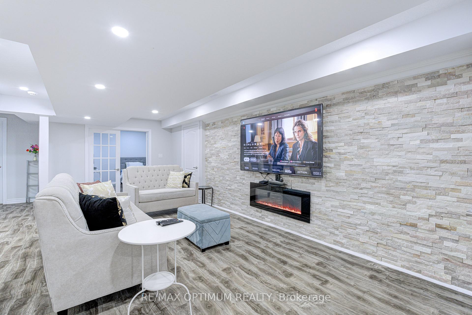Photo 44 of 17 Elmcrest Drive, Brampton, Credit Valley — HOMEH