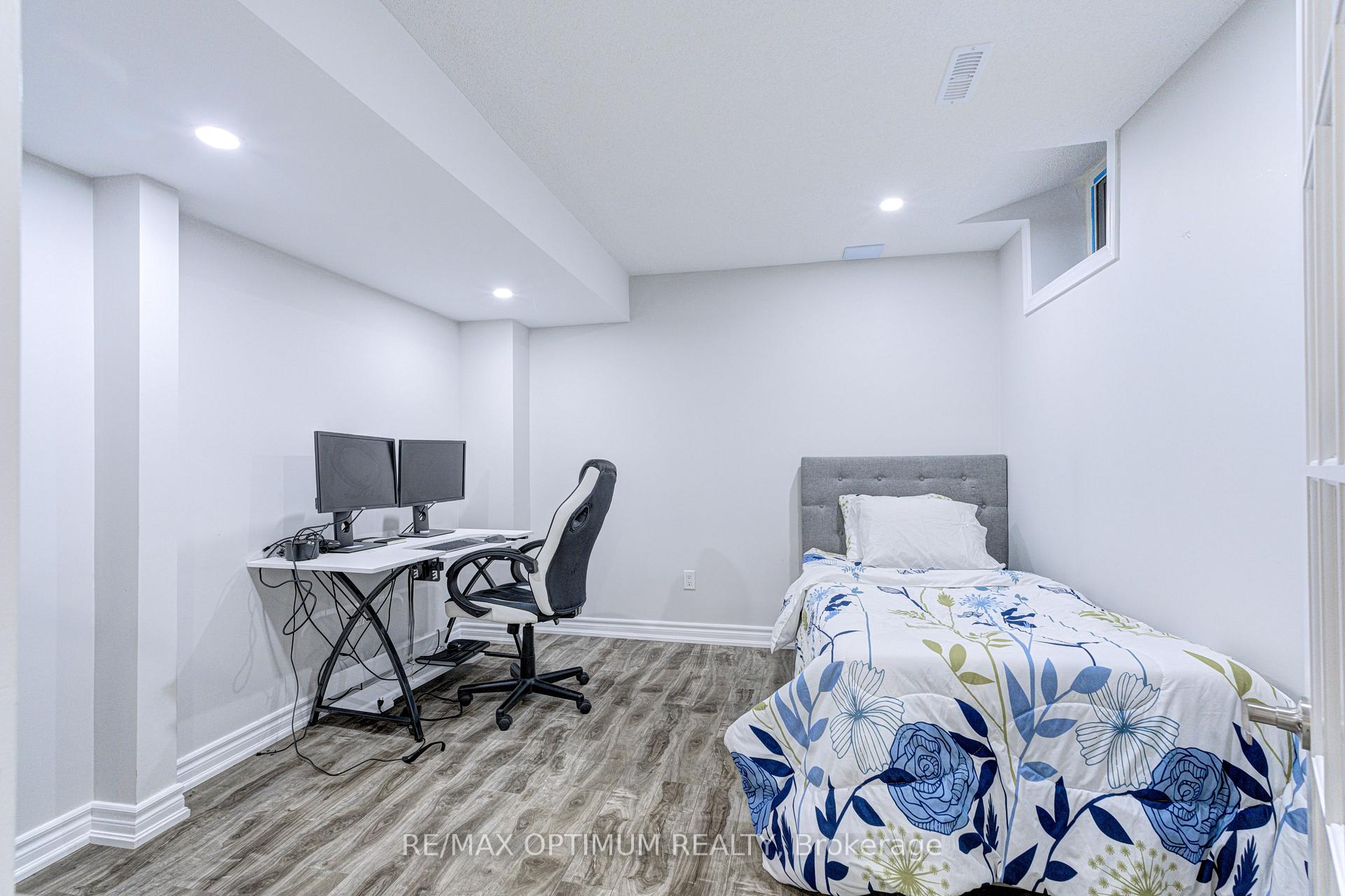 Photo 46 of 17 Elmcrest Drive, Brampton, Credit Valley — HOMEH