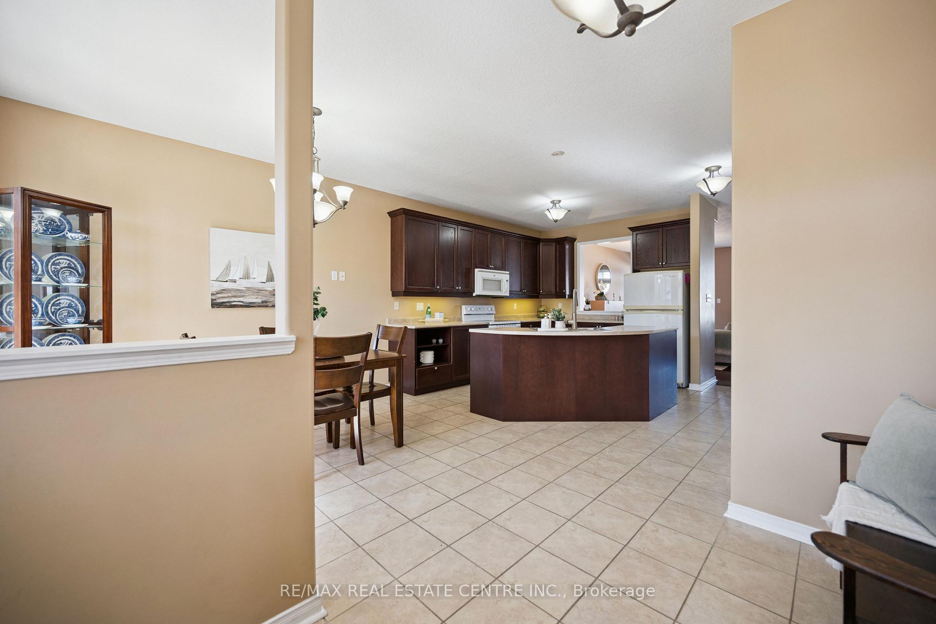 Photo 12 of 27 Triller Avenue, Cambridge, Christopher-Champlain — HOMEH