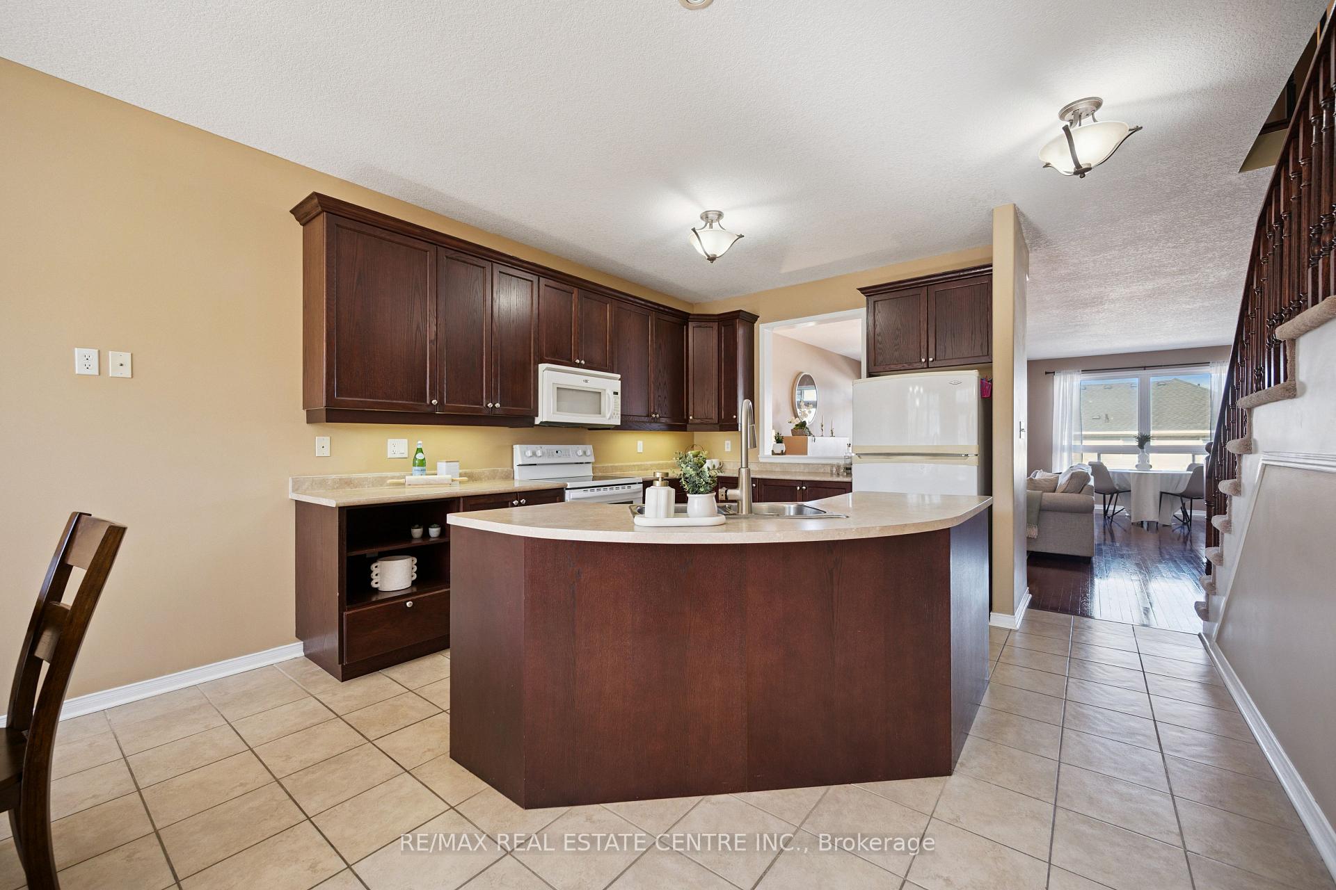 Photo 13 of 27 Triller Avenue, Cambridge, Christopher-Champlain — HOMEH