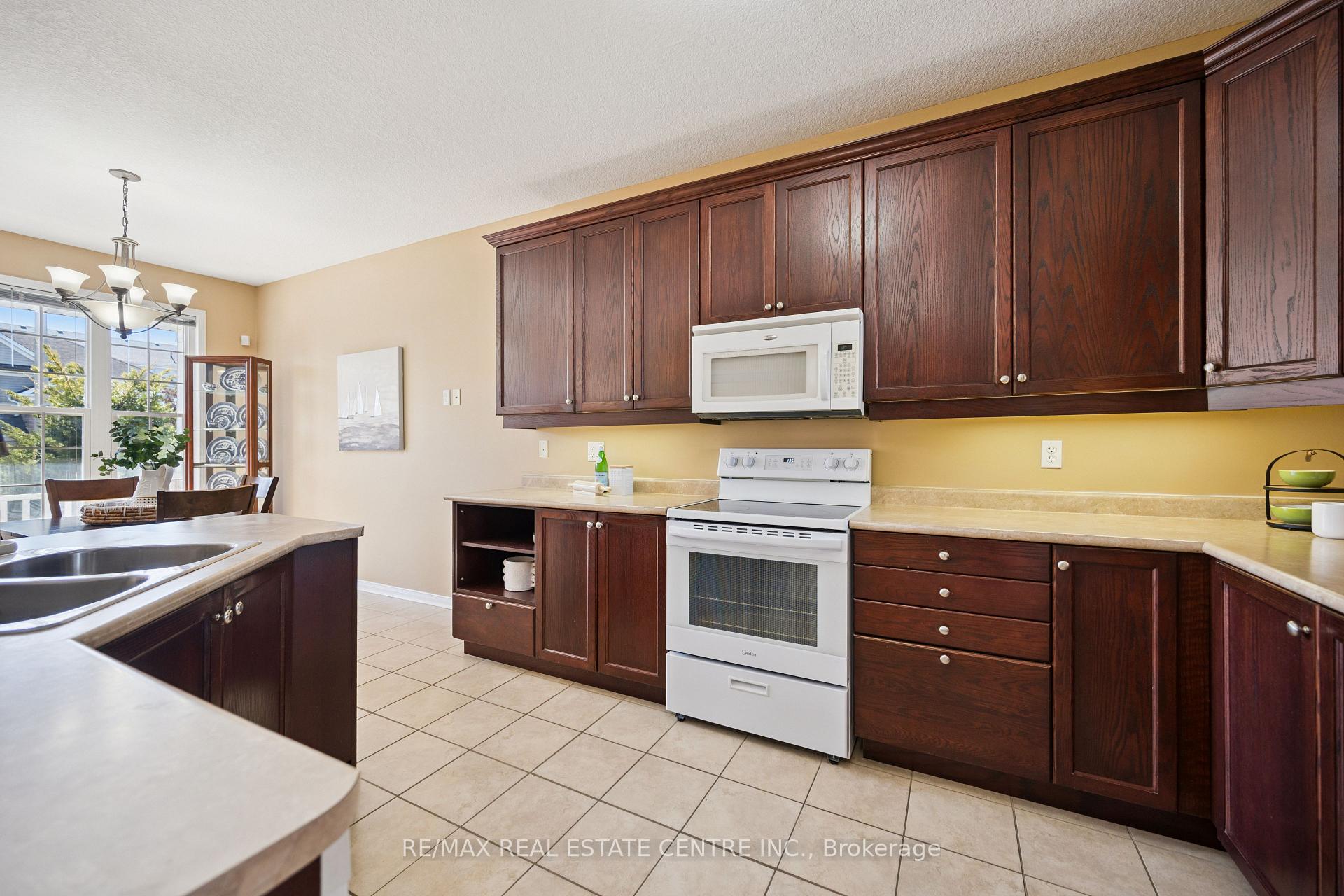 Photo 14 of 27 Triller Avenue, Cambridge, Christopher-Champlain — HOMEH