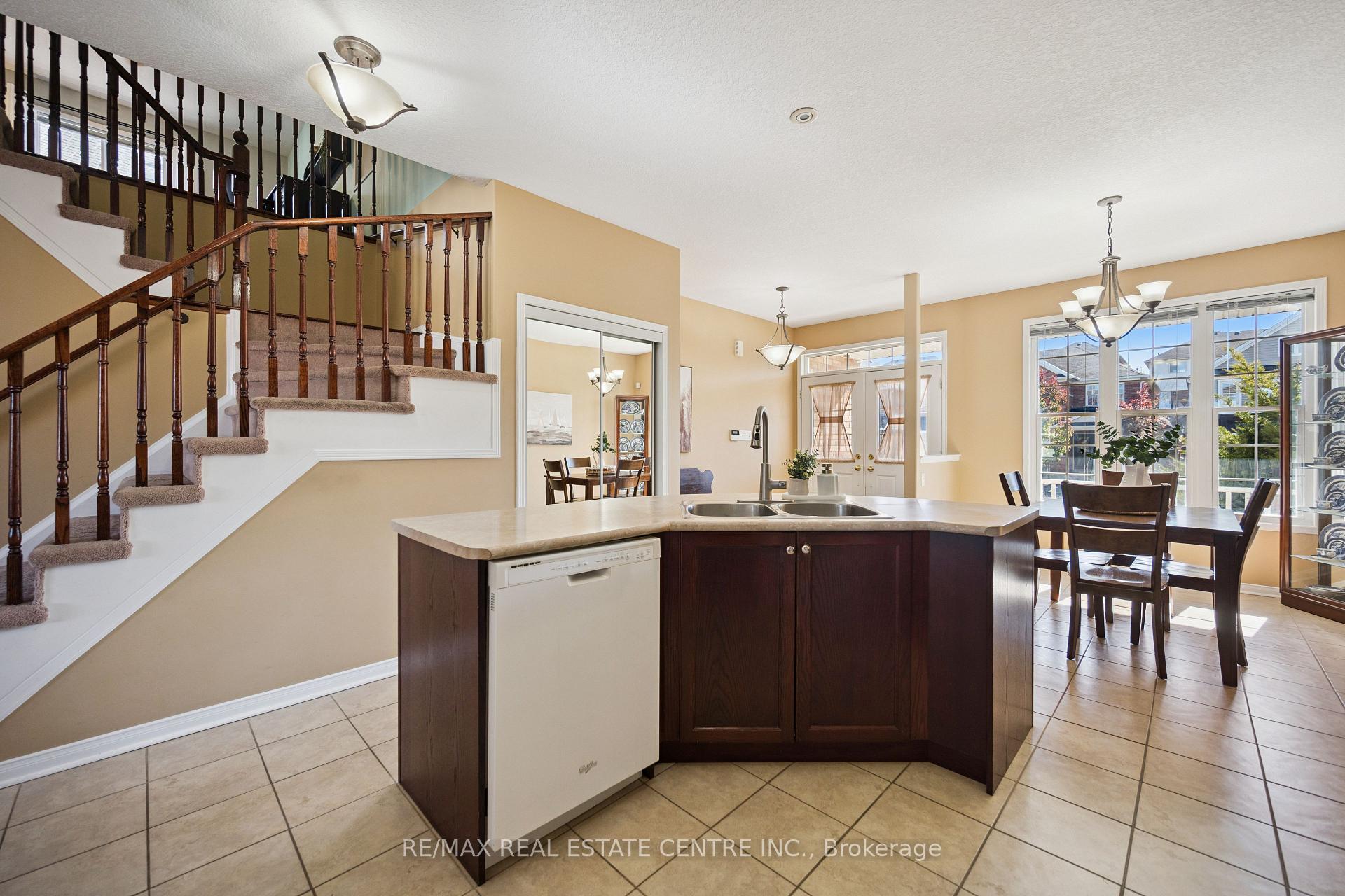 Photo 15 of 27 Triller Avenue, Cambridge, Christopher-Champlain — HOMEH