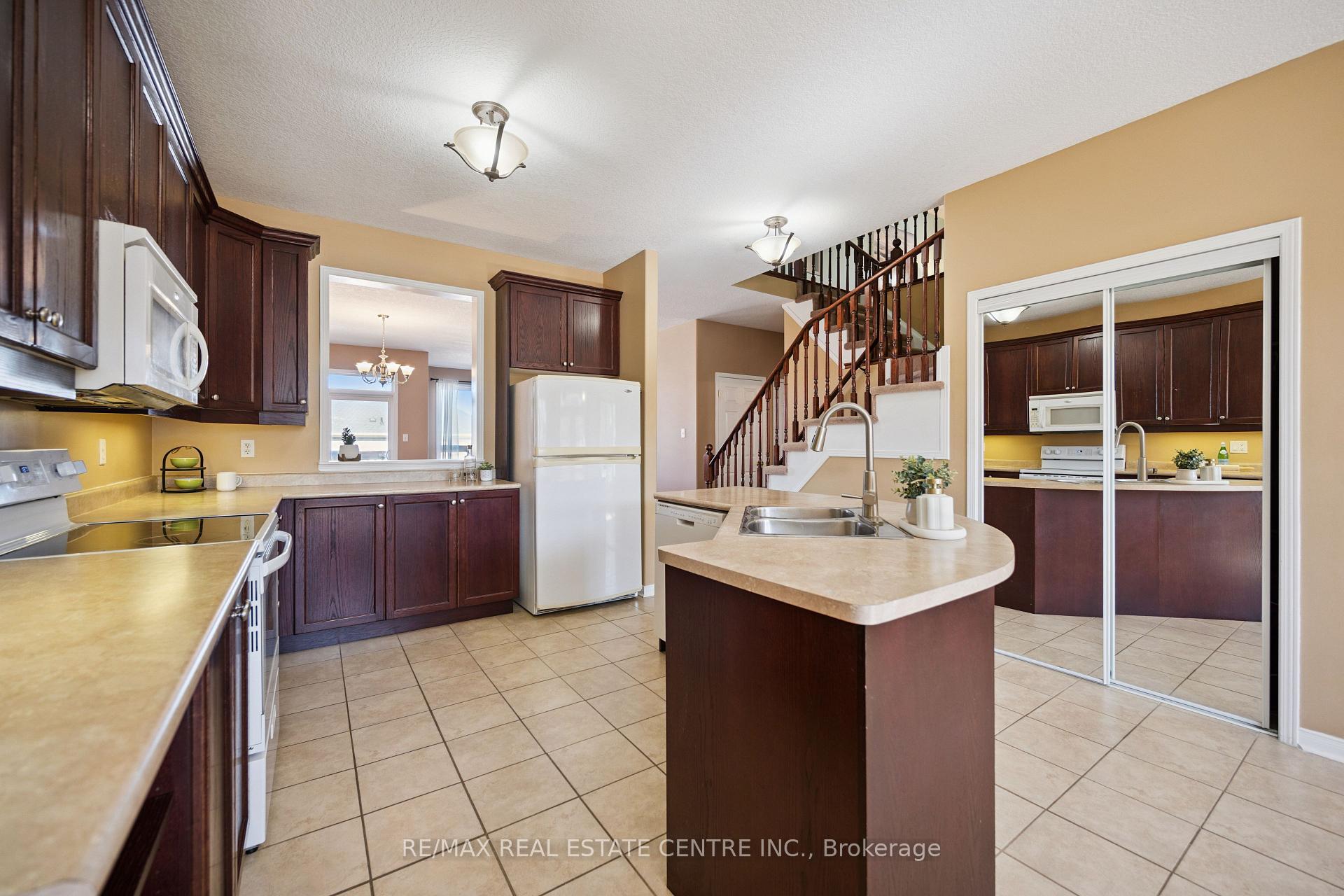 Photo 16 of 27 Triller Avenue, Cambridge, Christopher-Champlain — HOMEH