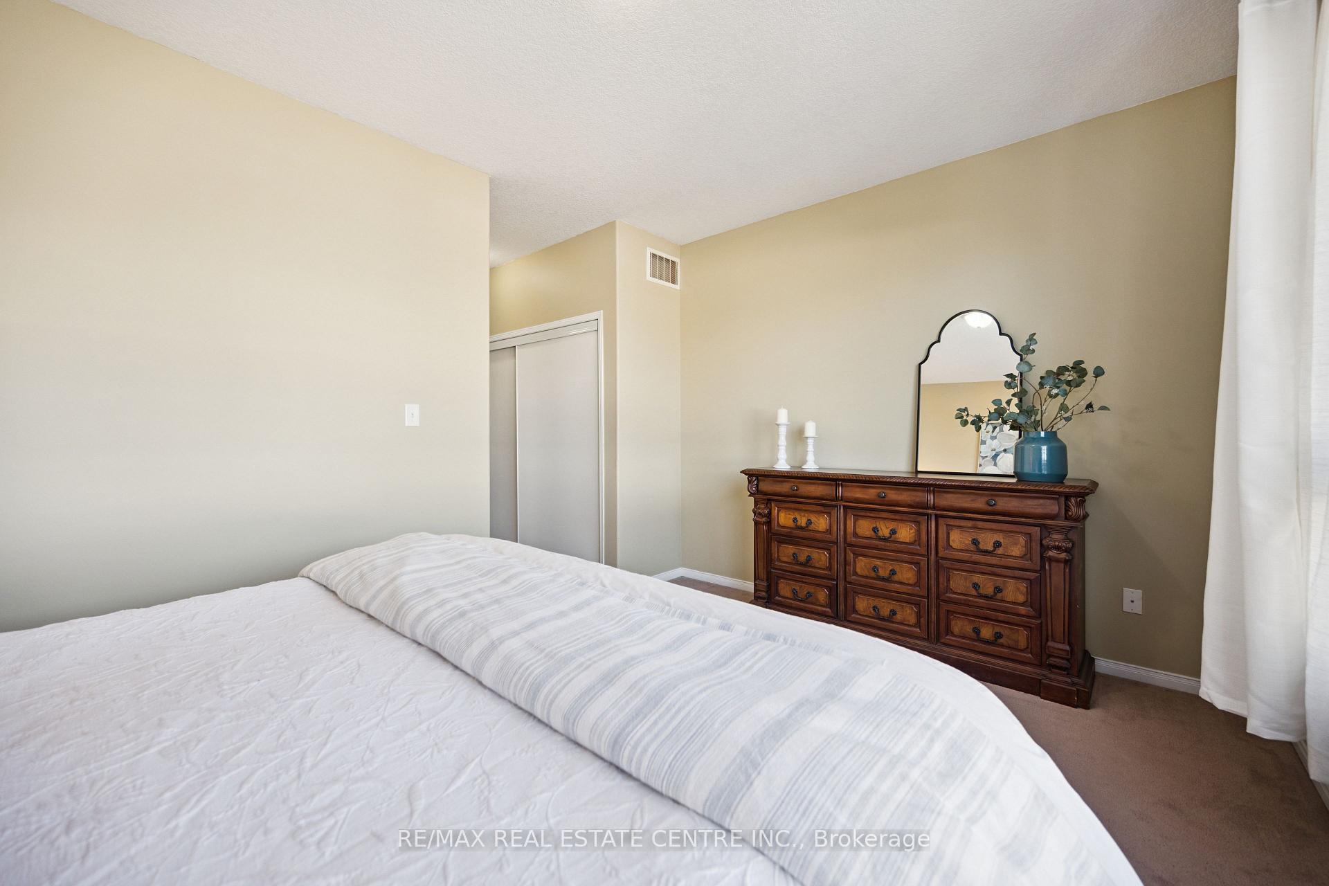 Photo 22 of 27 Triller Avenue, Cambridge, Christopher-Champlain — HOMEH