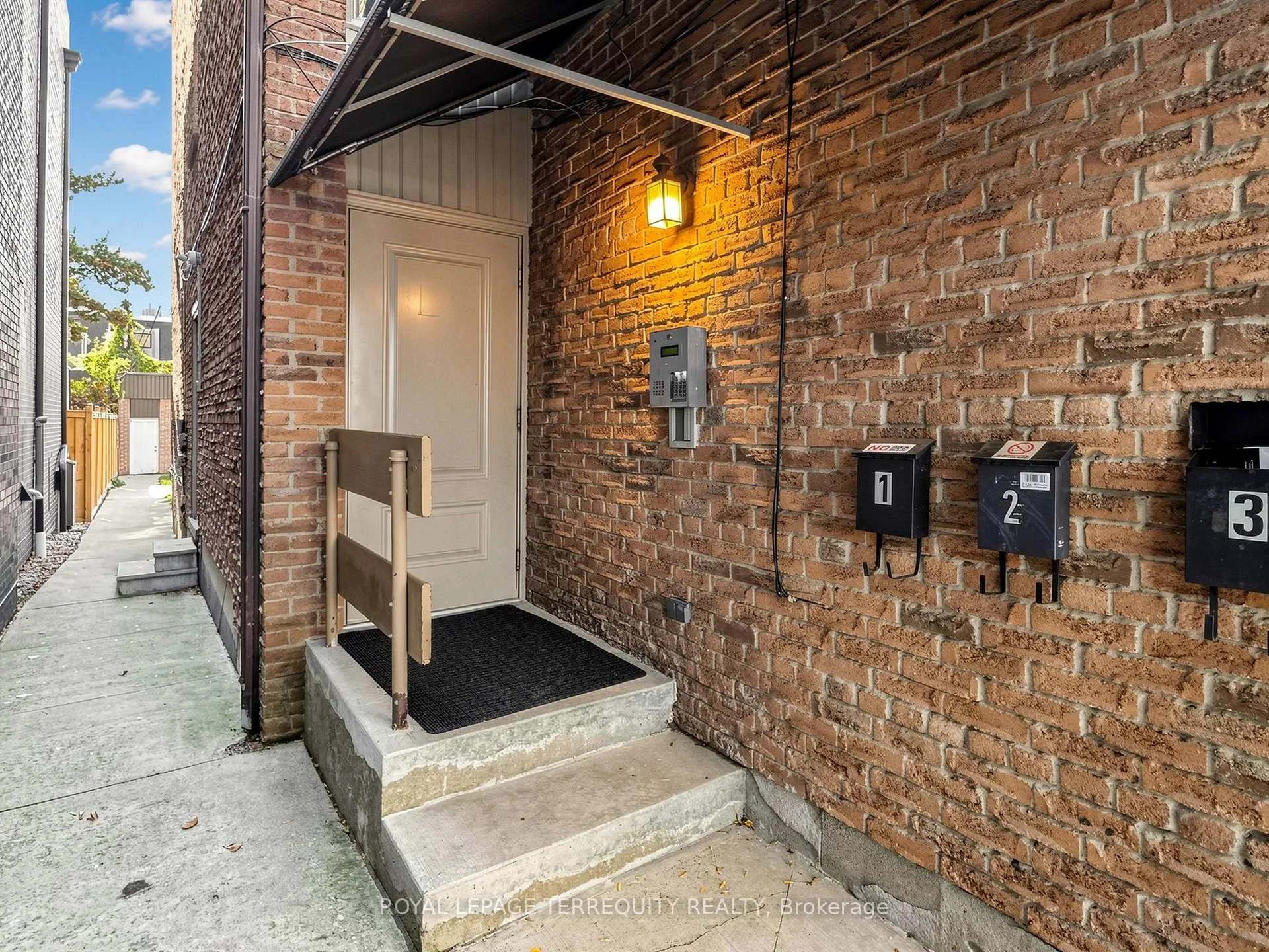 Photo 12 of Unit 3, 41 Summerhill Avenue, Toronto, Rosedale-Moore Park — HOMEH