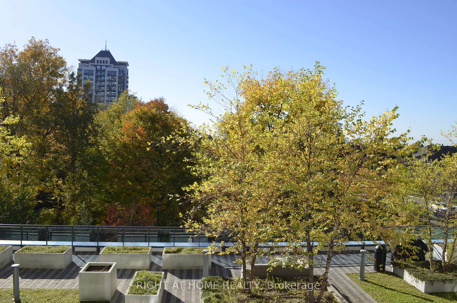 Photo 5 of Unit 323, 7900 Bathurst Street, Vaughan, Beverley Glen — HOMEH