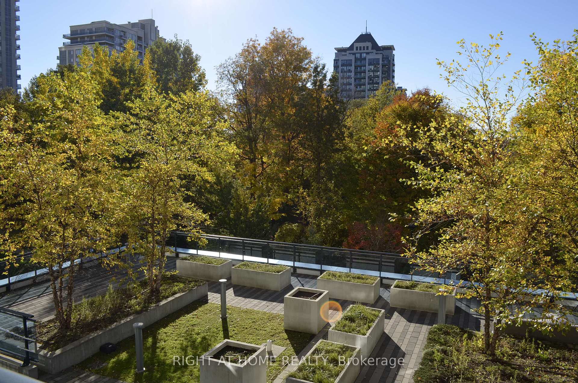 Photo 7 of Unit 323, 7900 Bathurst Street, Vaughan, Beverley Glen — HOMEH