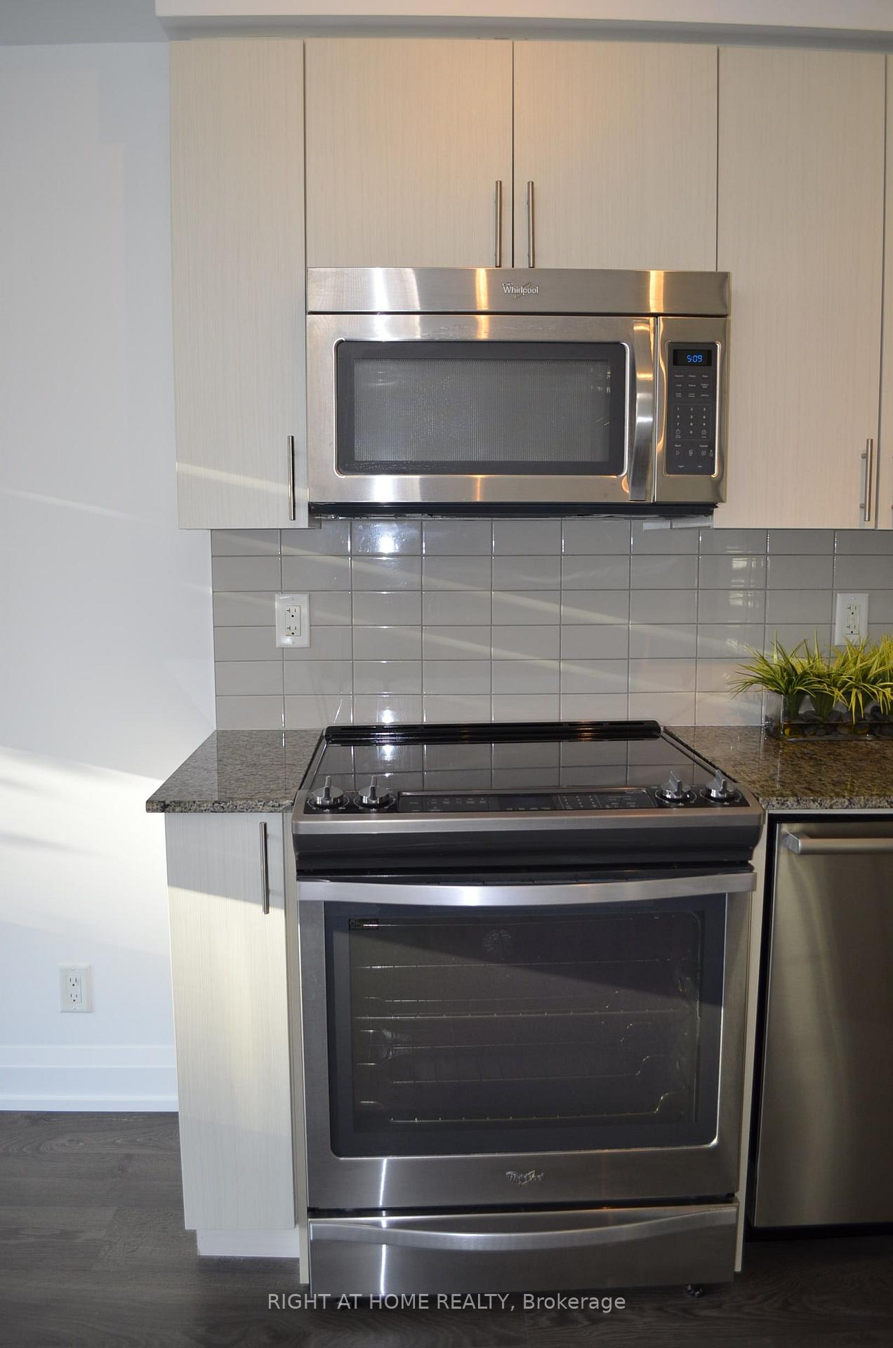 Photo 19 of Unit 323, 7900 Bathurst Street, Vaughan, Beverley Glen — HOMEH
