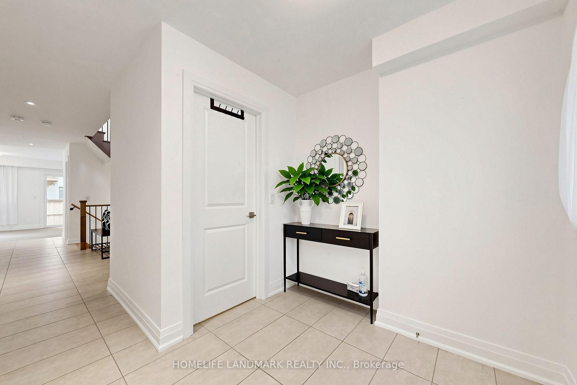 Photo 3 of 1669 Vellore Crescent, Mississauga, Mineola — HOMEH