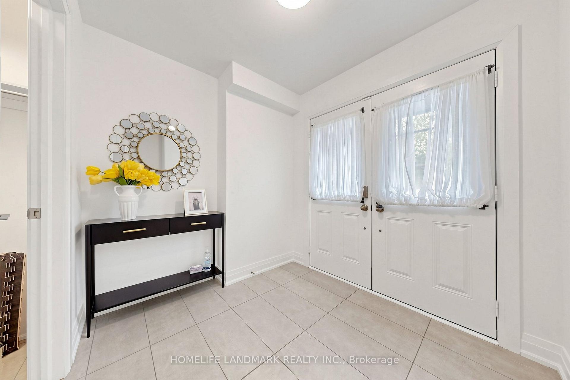 Photo 4 of 1669 Vellore Crescent, Mississauga, Mineola — HOMEH