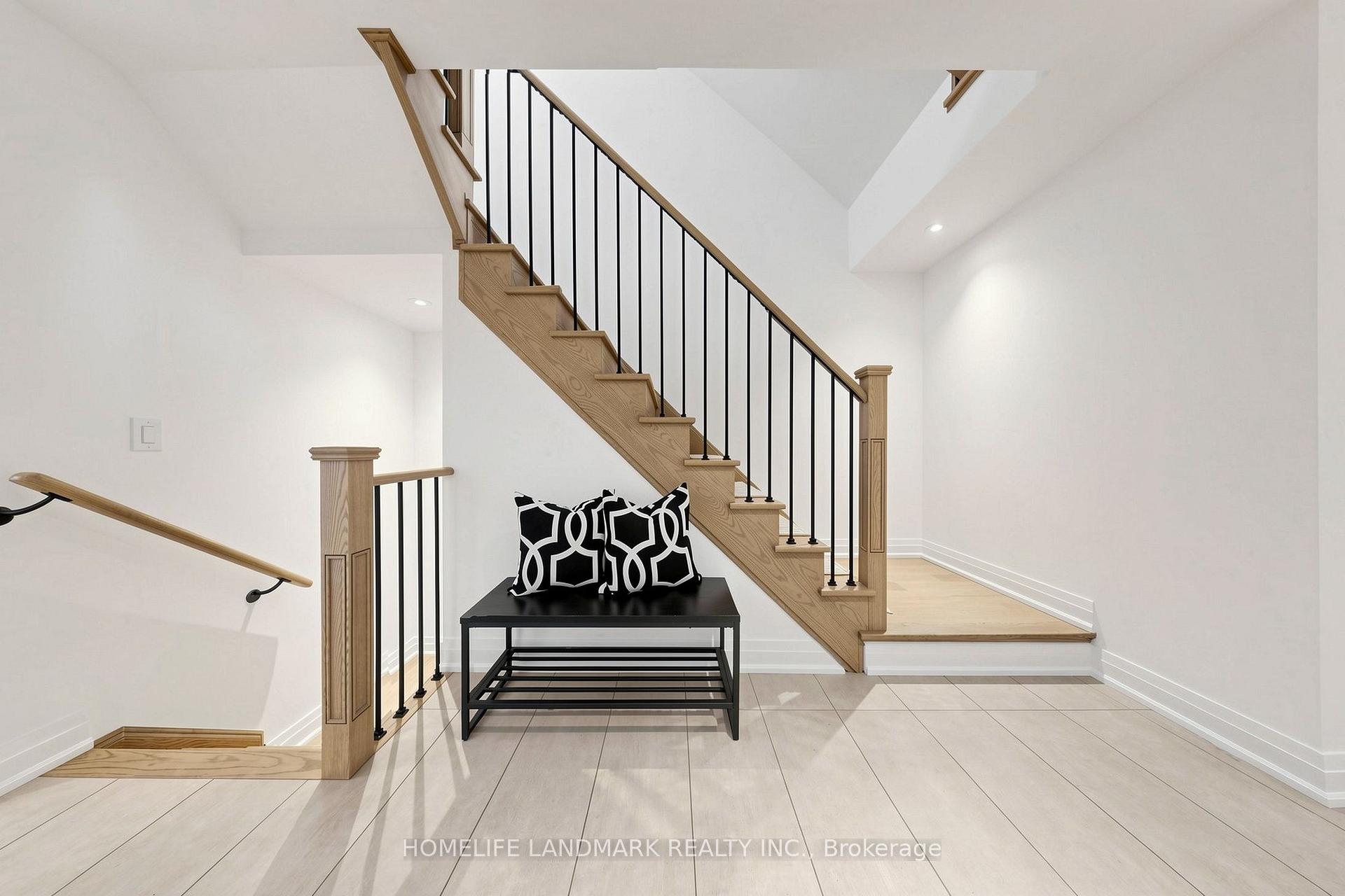 Photo 10 of 1669 Vellore Crescent, Mississauga, Mineola — HOMEH