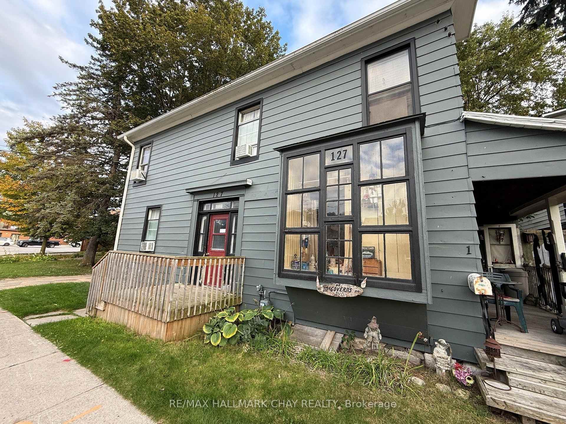 Front of Unit 4, 127 Victoria Street W