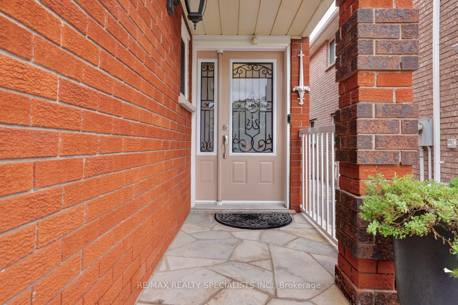 Photo 4 of 4464 Weeping Willow Drive, Mississauga, East Credit — HOMEH