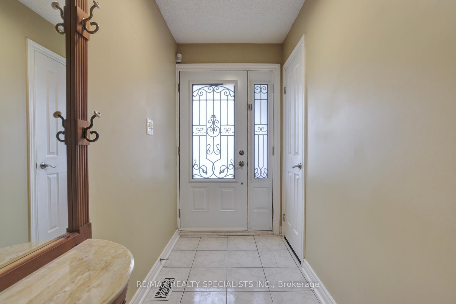 Photo 5 of 4464 Weeping Willow Drive, Mississauga, East Credit — HOMEH
