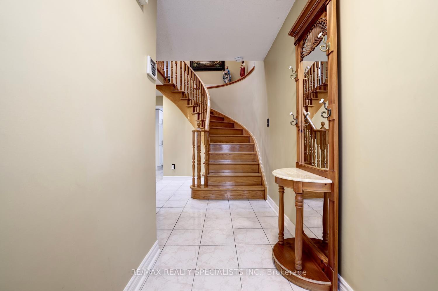 Photo 6 of 4464 Weeping Willow Drive, Mississauga, East Credit — HOMEH