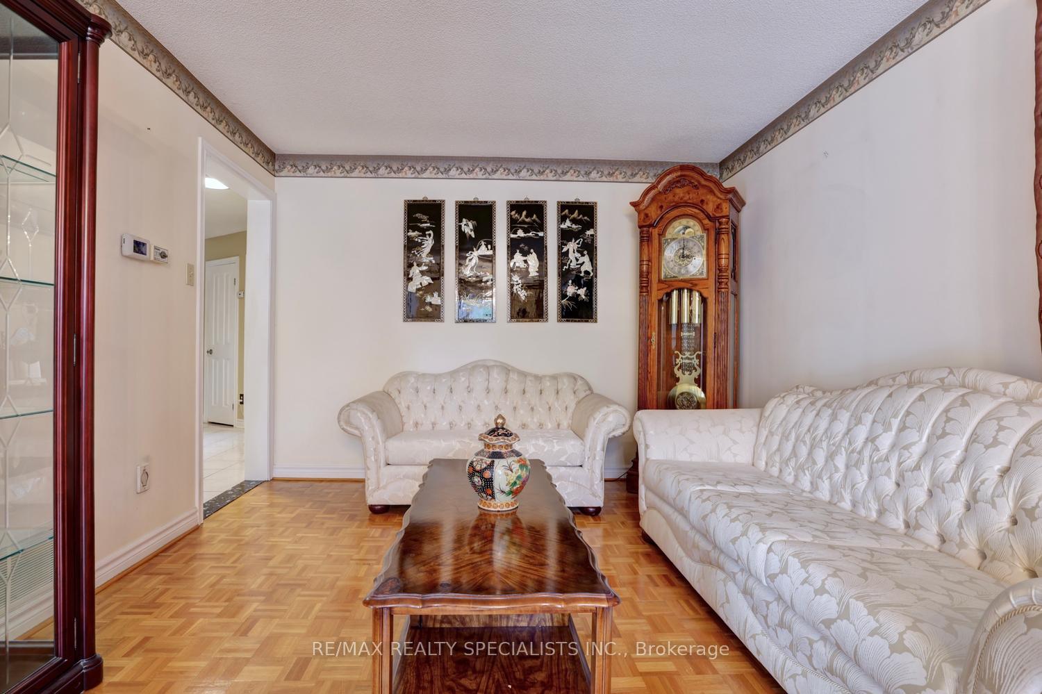 Photo 8 of 4464 Weeping Willow Drive, Mississauga, East Credit — HOMEH
