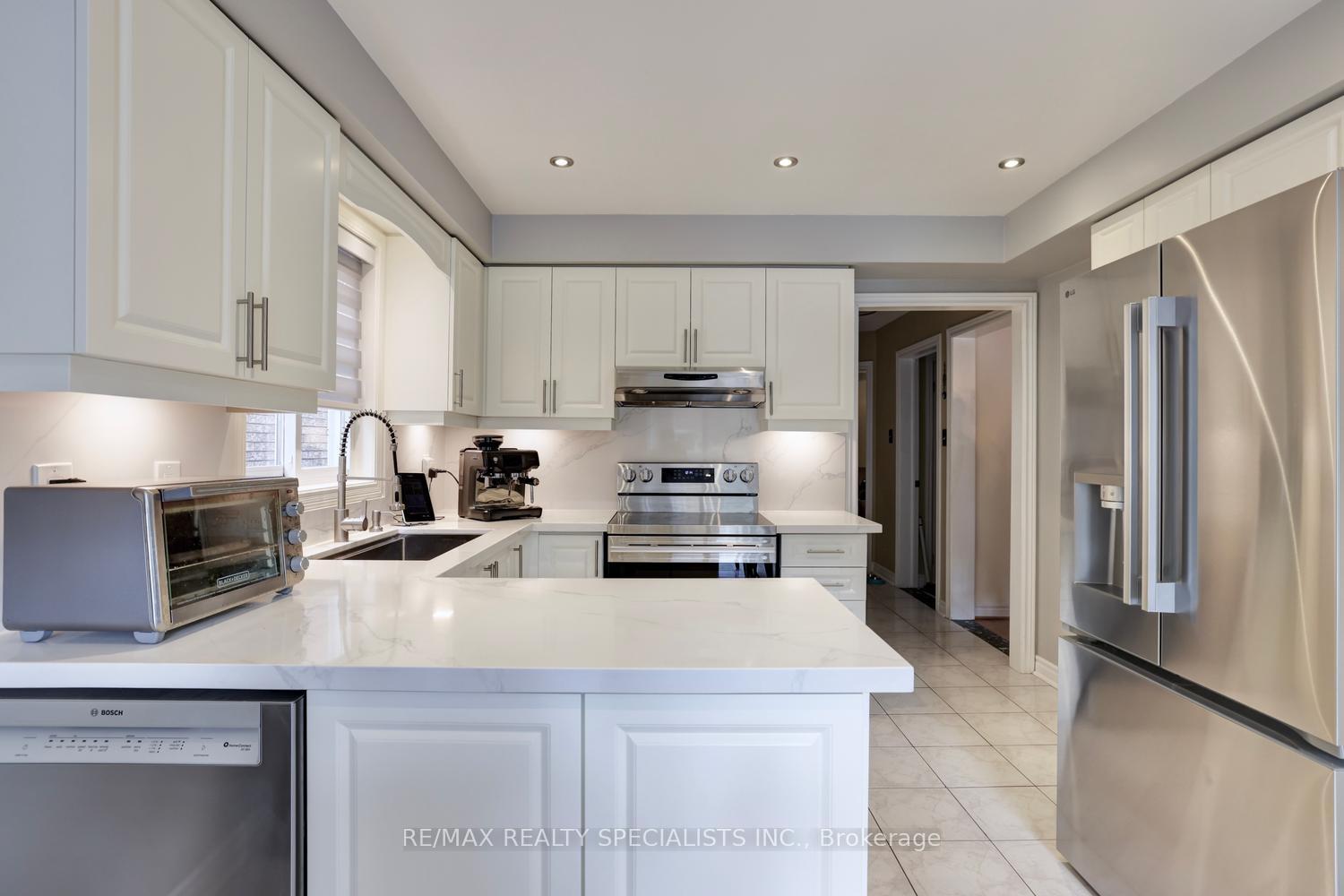 Photo 11 of 4464 Weeping Willow Drive, Mississauga, East Credit — HOMEH