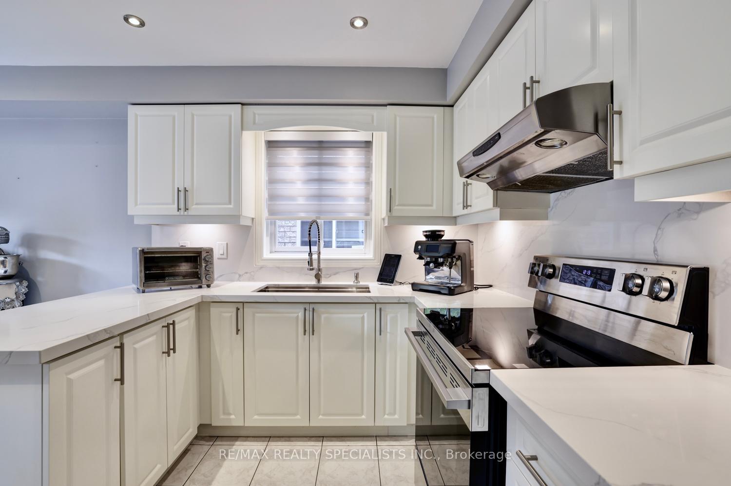 Photo 12 of 4464 Weeping Willow Drive, Mississauga, East Credit — HOMEH