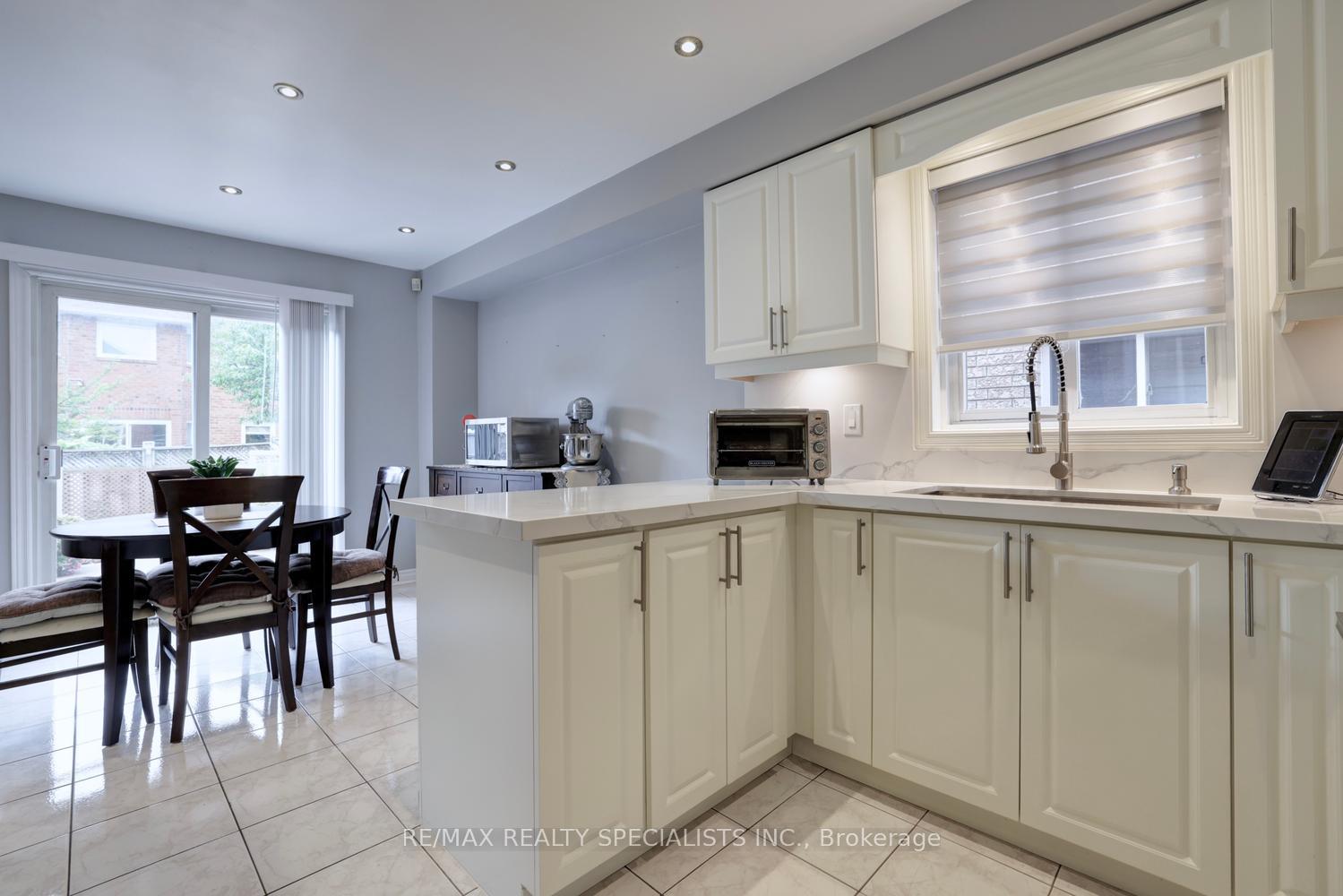 Photo 13 of 4464 Weeping Willow Drive, Mississauga, East Credit — HOMEH