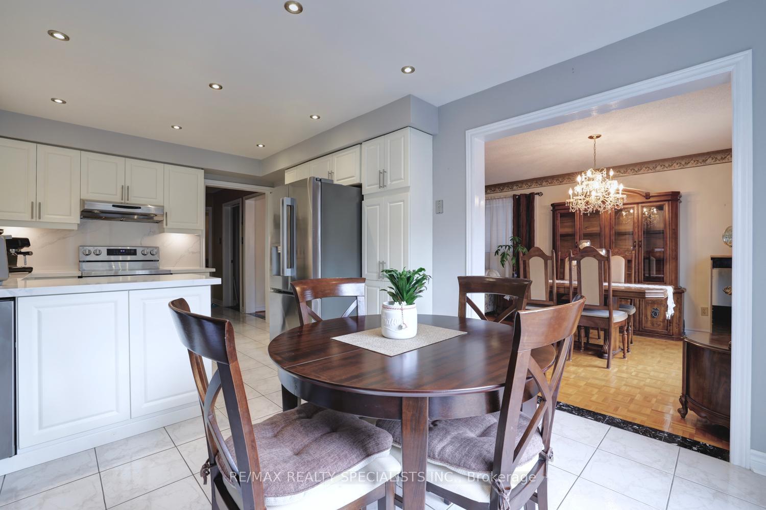 Photo 14 of 4464 Weeping Willow Drive, Mississauga, East Credit — HOMEH