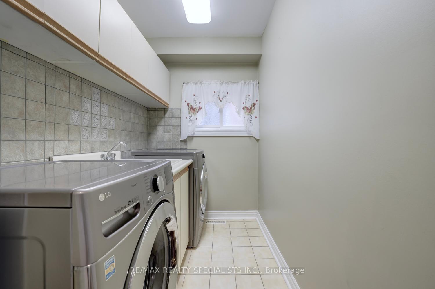 Photo 19 of 4464 Weeping Willow Drive, Mississauga, East Credit — HOMEH