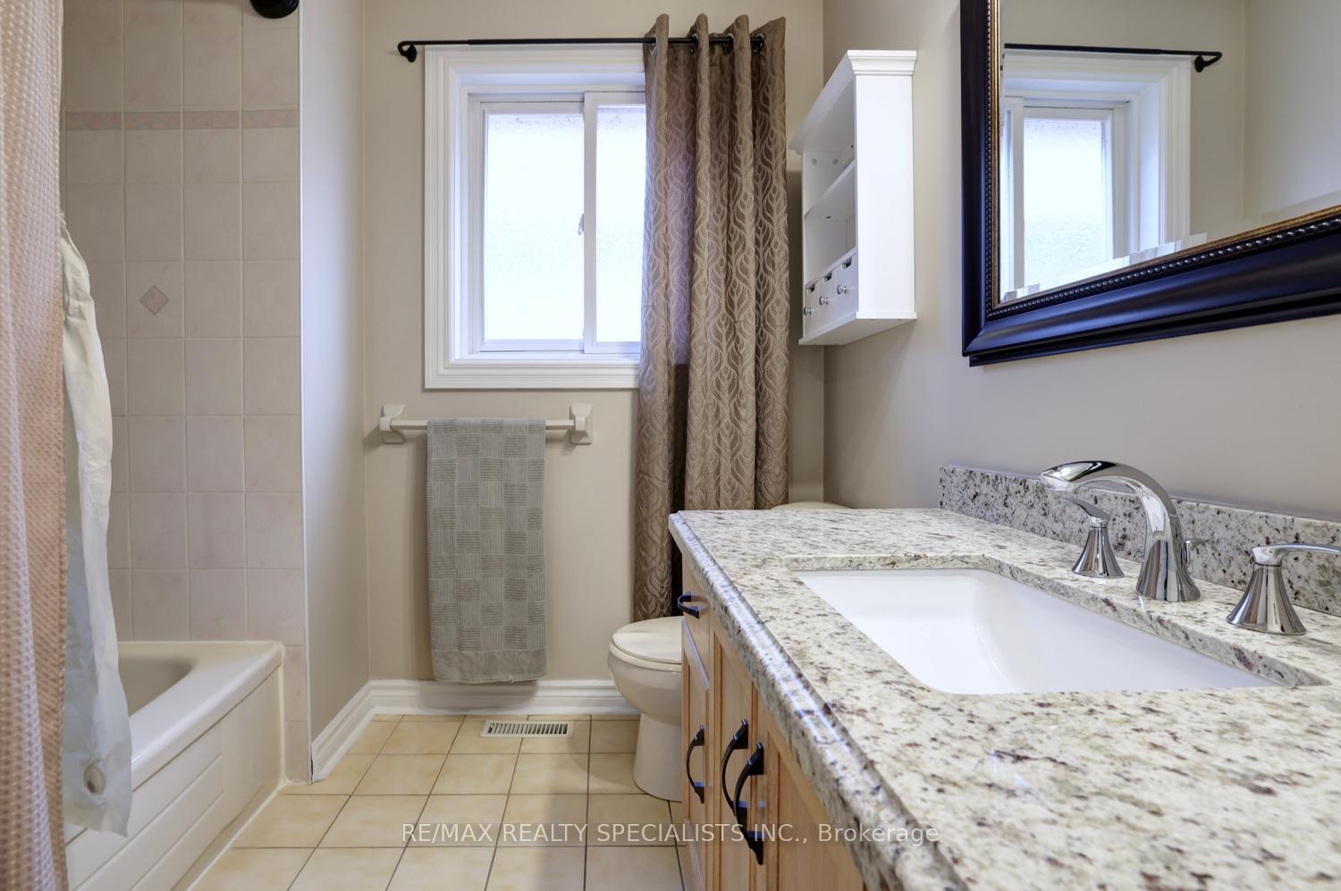 Photo 25 of 4464 Weeping Willow Drive, Mississauga, East Credit — HOMEH