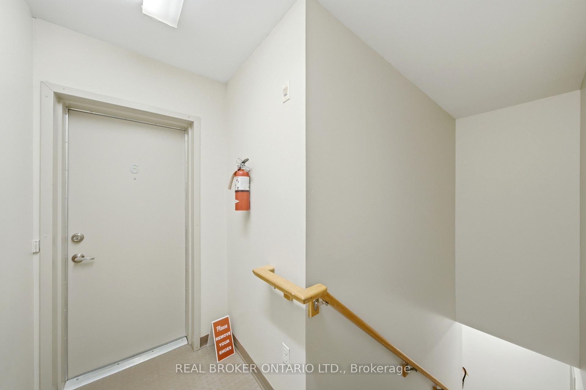 Photo 2 of Unit 6, 3026 Clayhill Road, Mississauga, Cooksville — HOMEH