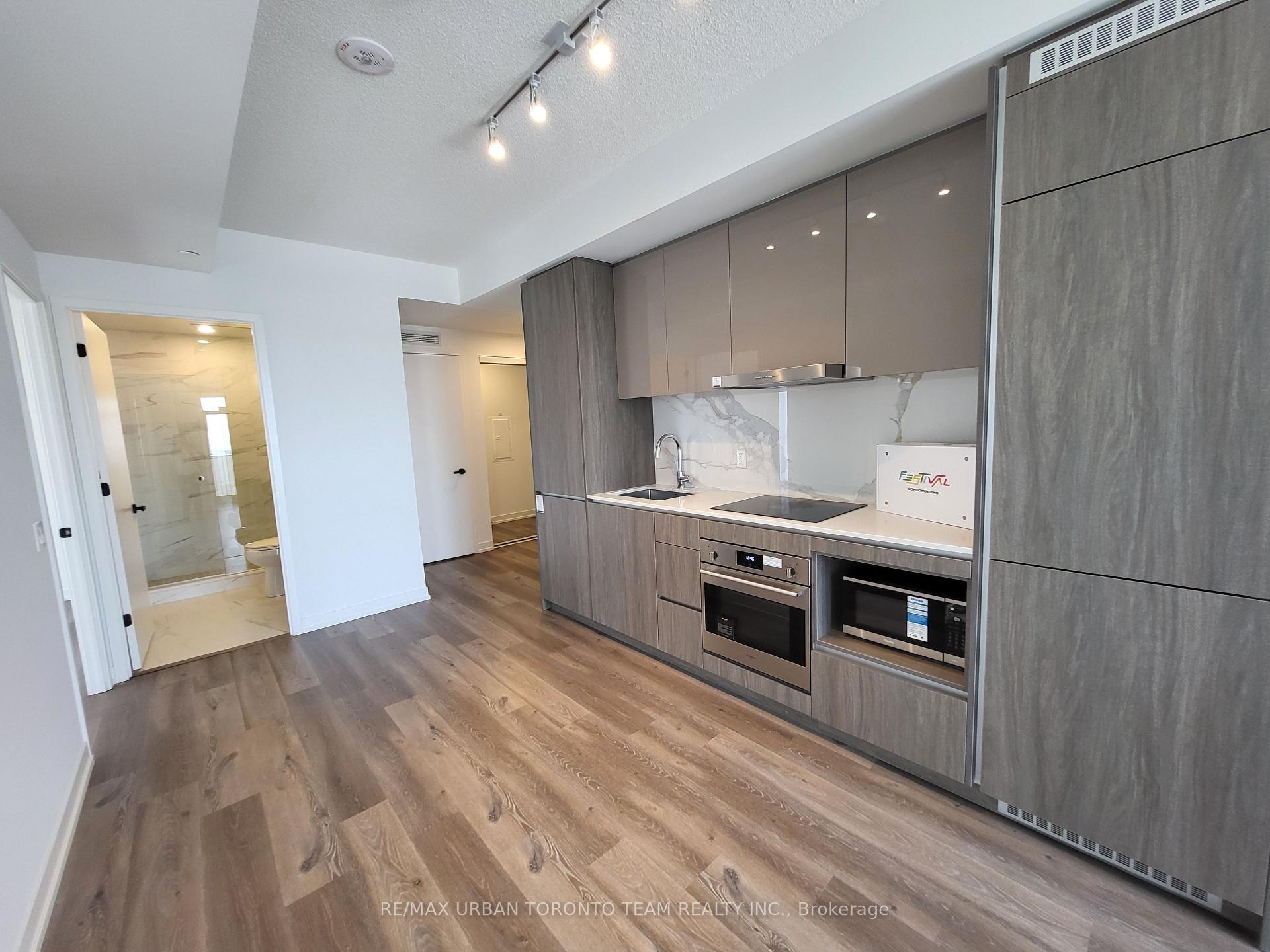 Photo 4 of Unit 3312, 28 Interchange Way, Vaughan, Vaughan Corporate Centre — HOMEH